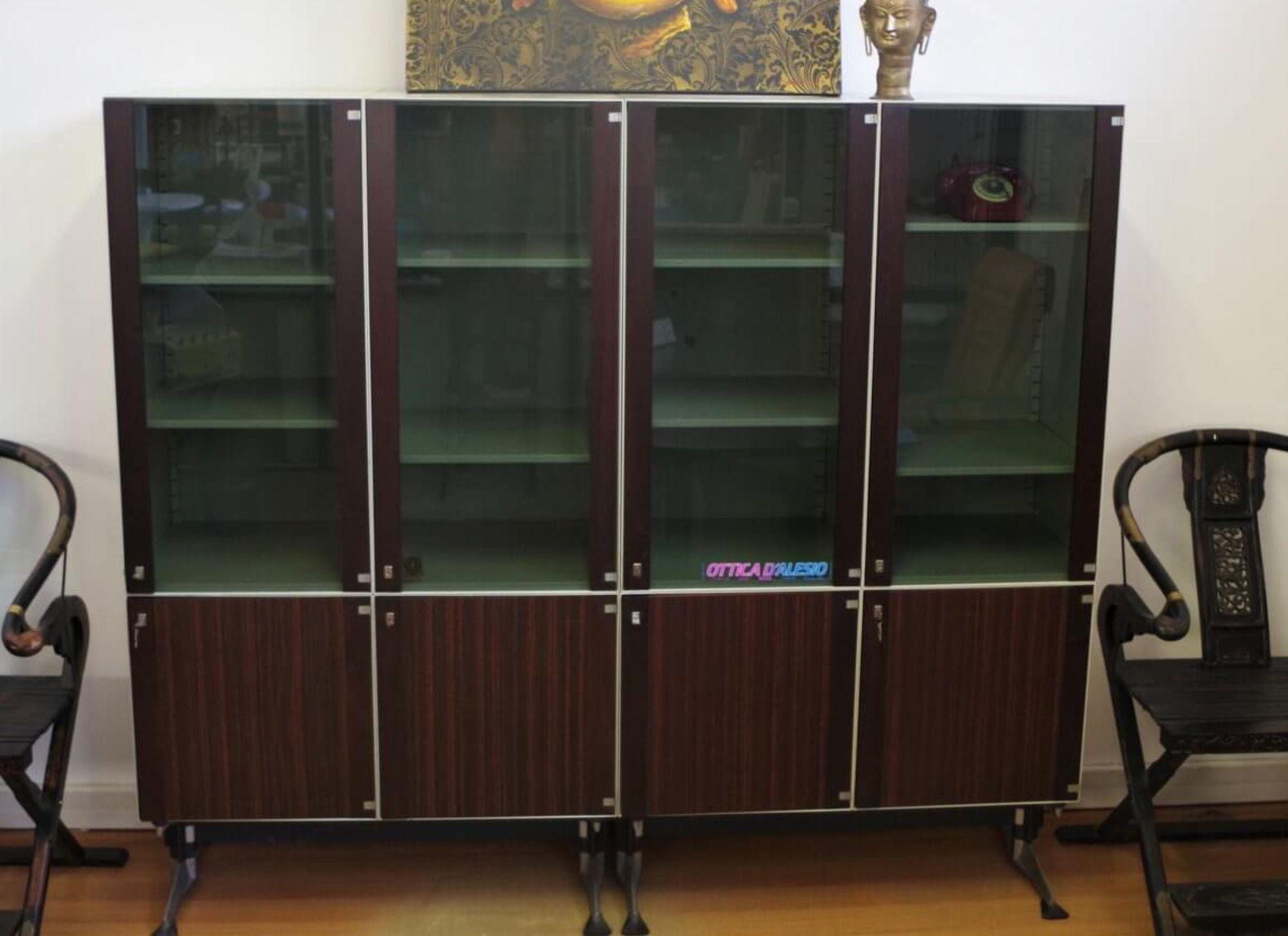 Elegant 1960s Office Desk with Display Cabinet by Giaiotti Spa – A Mid-Century I in vendita 10
