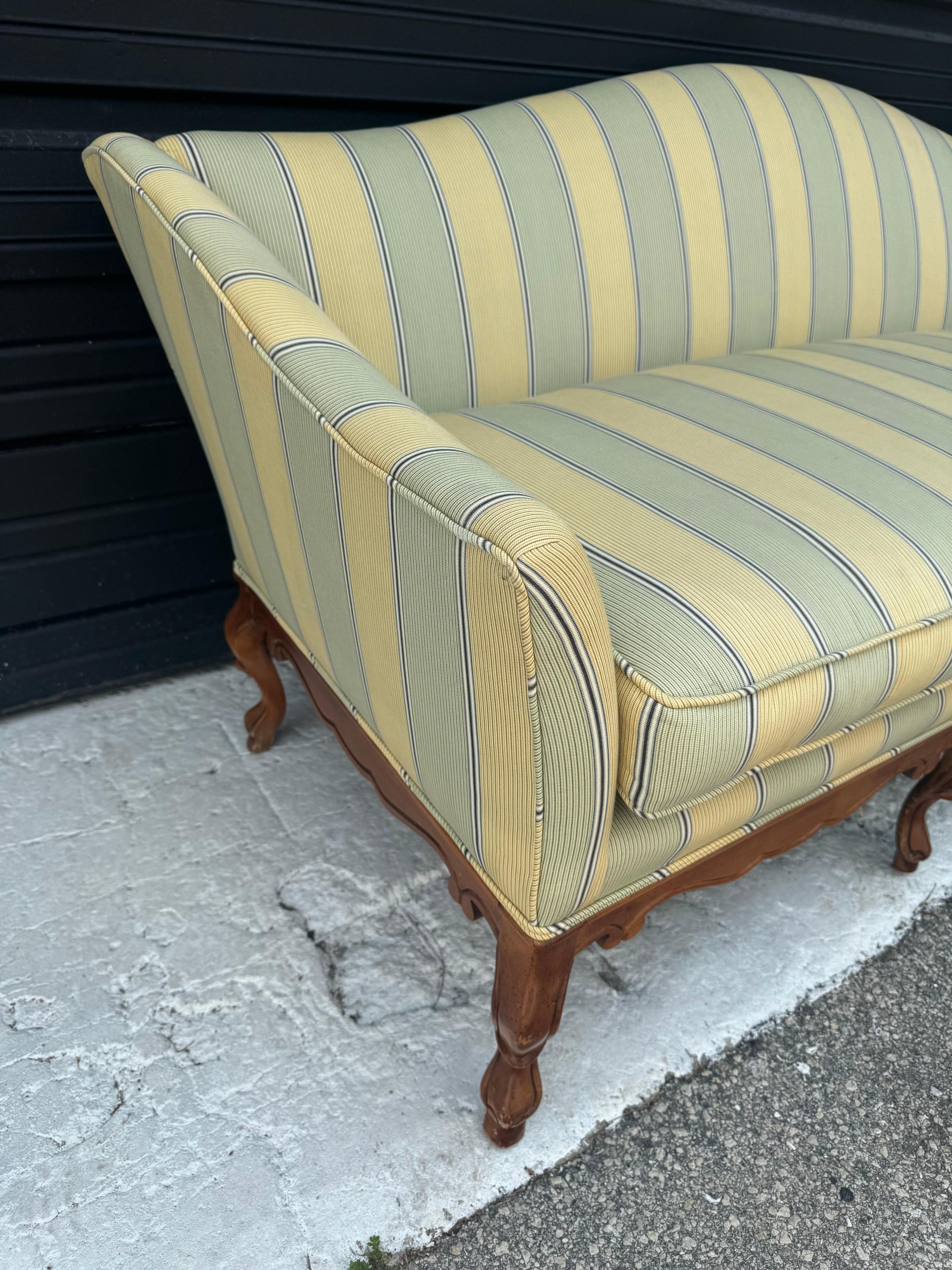 Elegant 1960s Sofa For Sale 3