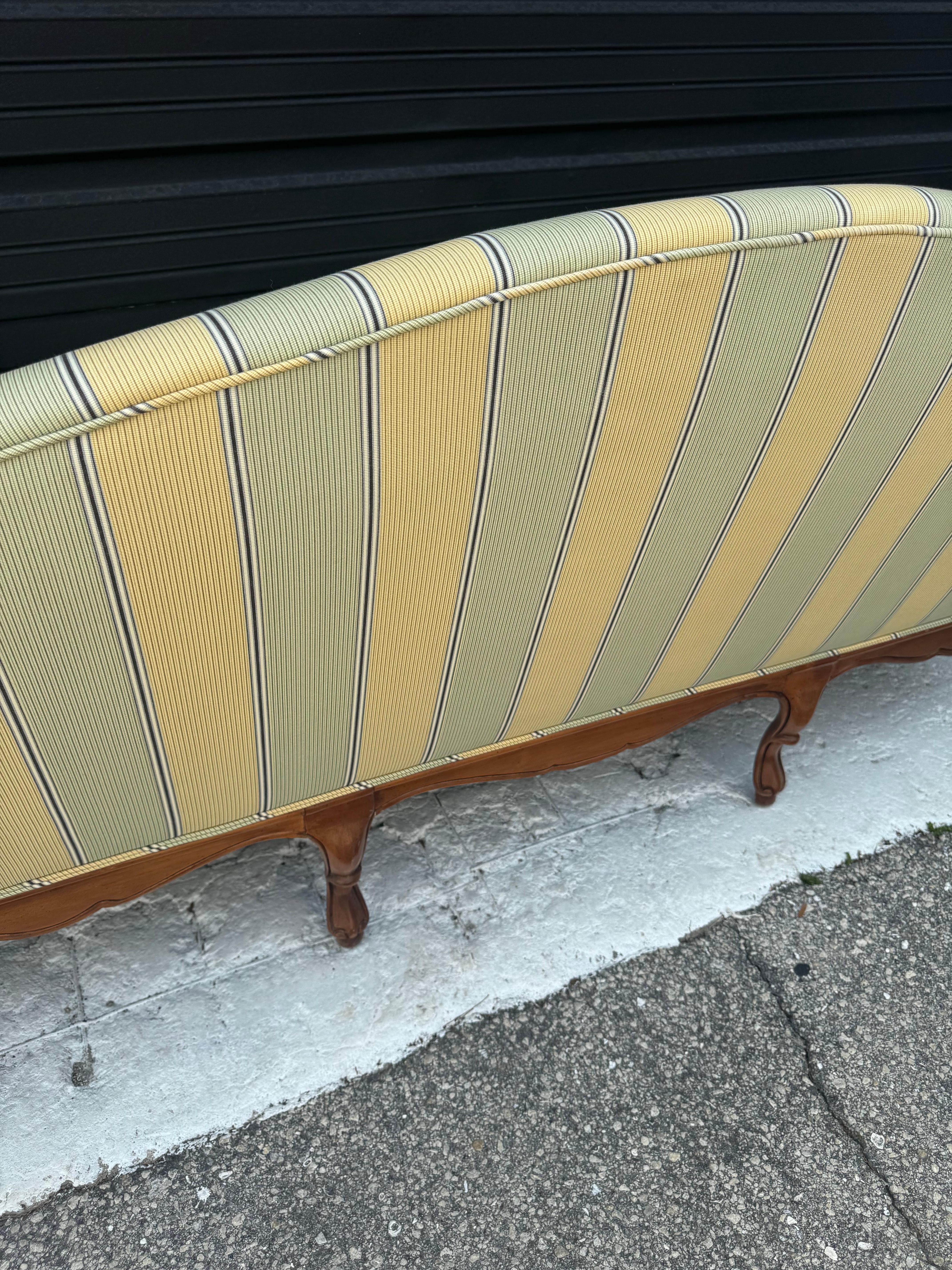 Italian Elegant 1960s Sofa For Sale