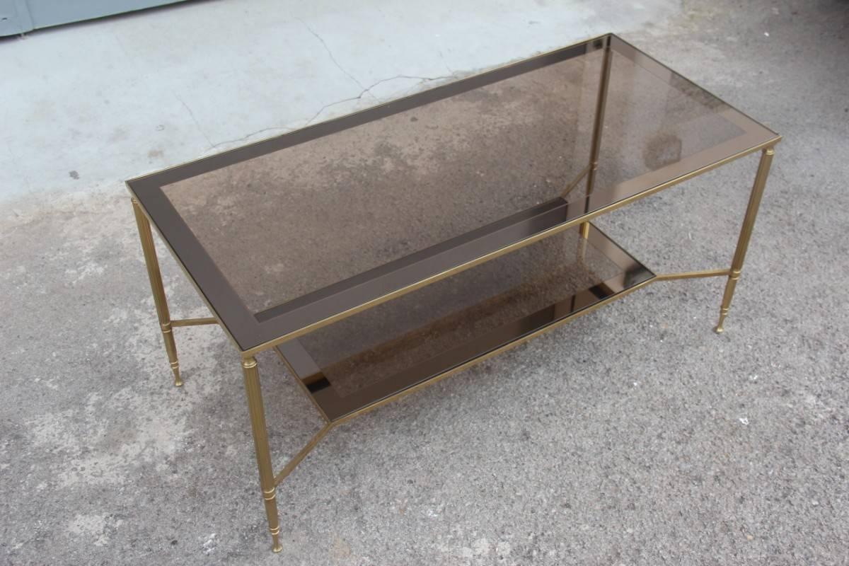Elegant 1970s Italian coffee table in brass and mirrored glass, of a disarming elegance and simplicity.