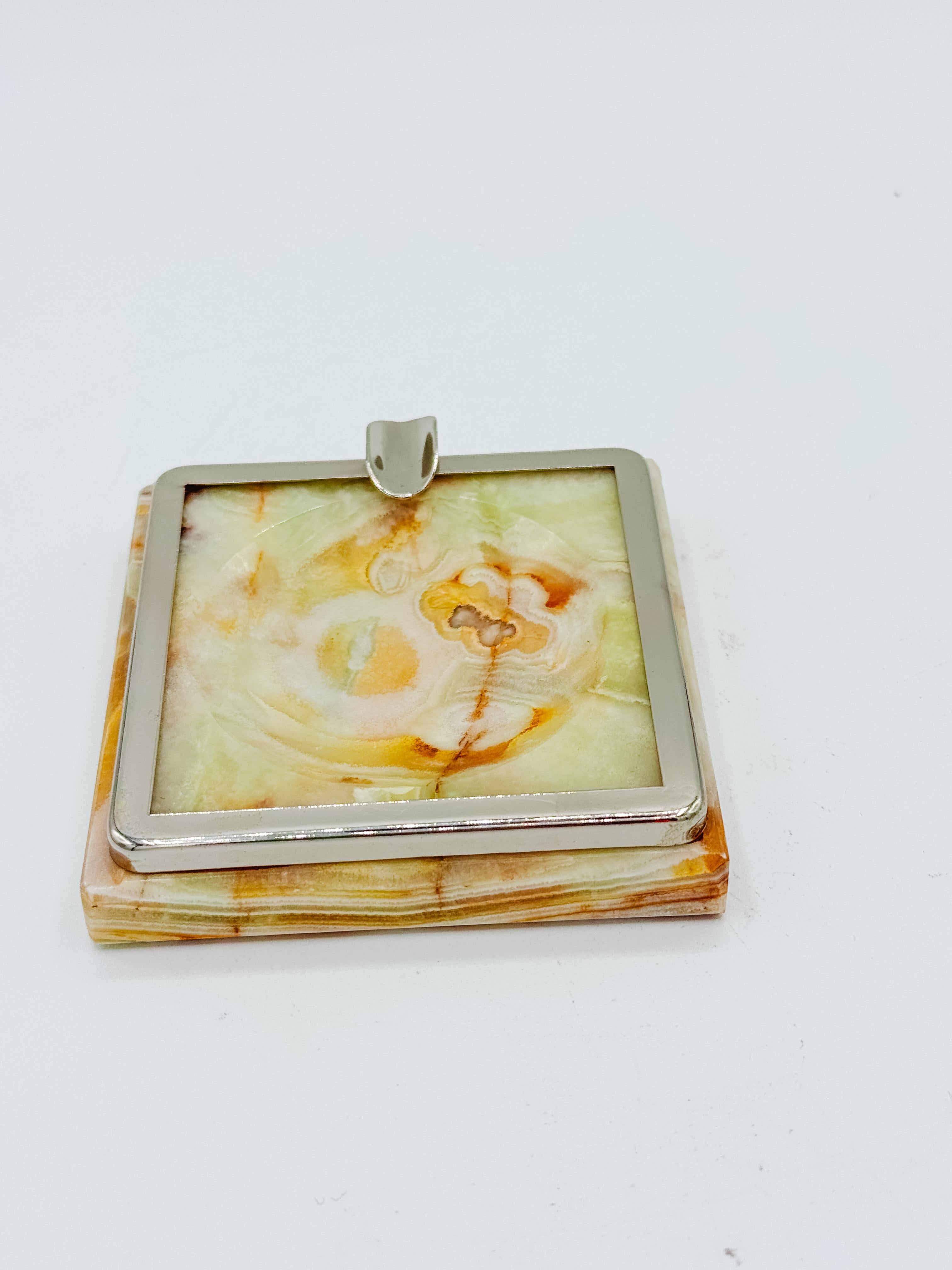 Elegant Cendrier Italien des années 1970 en Onyx et Chrome - Vintage Mid-Century Modern Stone en vente 1