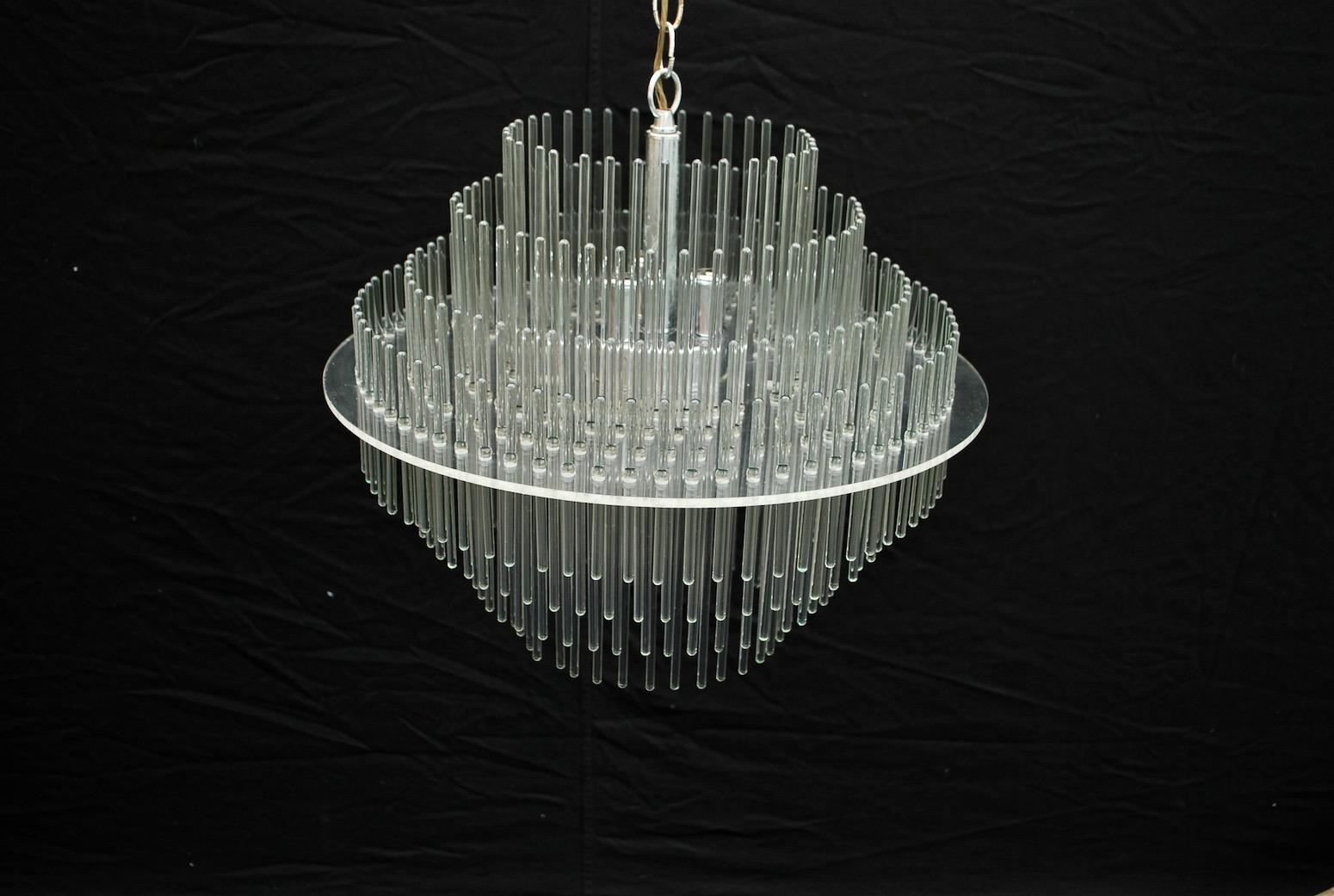 Elegant 1970's Waterfall Light by Sciolari In Good Condition For Sale In Los Angeles, CA