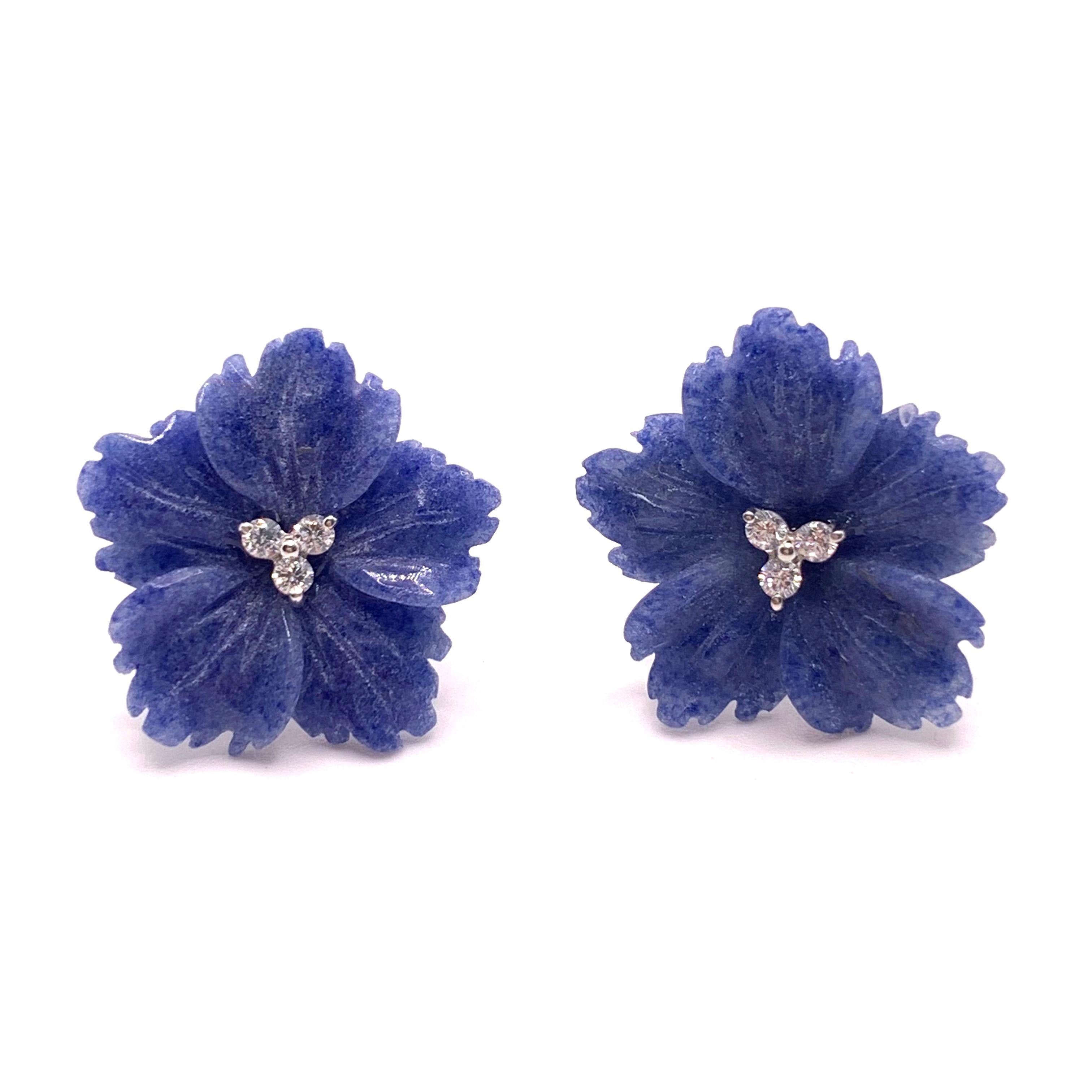 Elegant 19mm Carved Dumortierite FlowerEarrings

This gorgeous pair of earrings features 19mm dumortierite carved into beautiful three dimension flower, adorned with round simulated diamond in the center, handset in platinum rhodium plated sterling