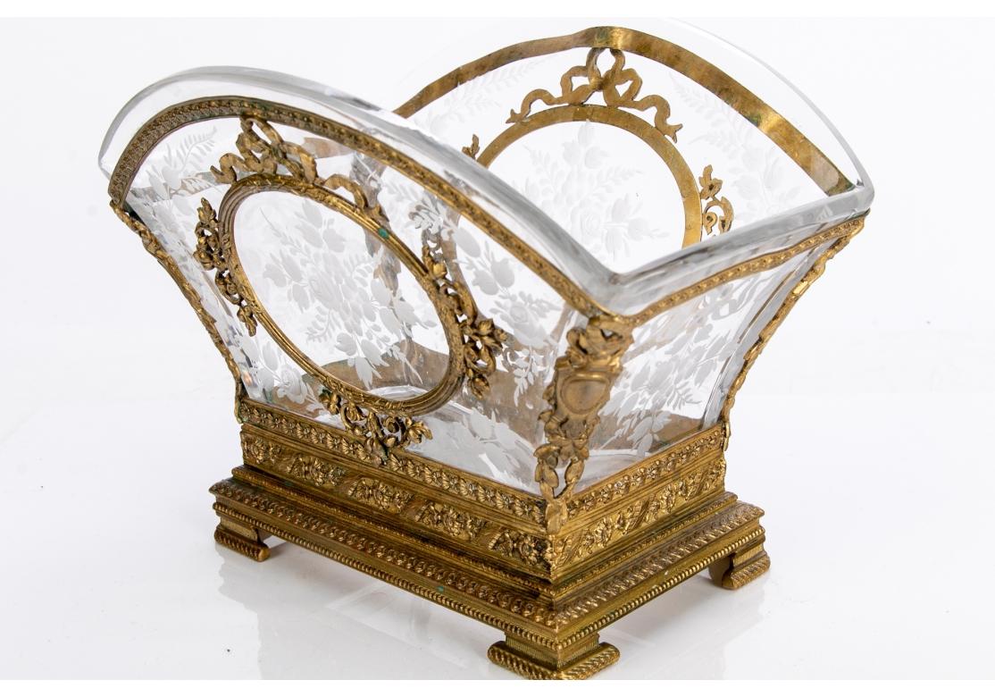 Elégante coupe en cristal gravé et monté en Dore` du 19ème siècle en vente 3