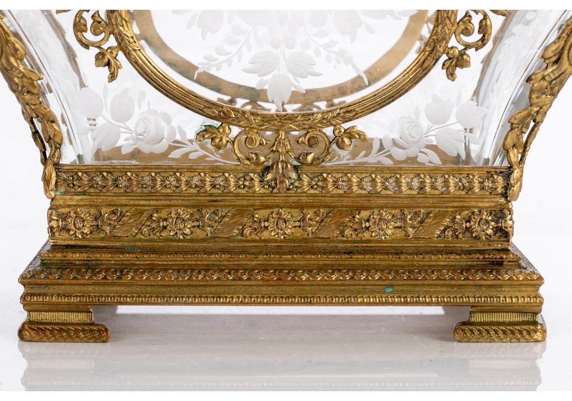 Elégante coupe en cristal gravé et monté en Dore` du 19ème siècle en vente 4