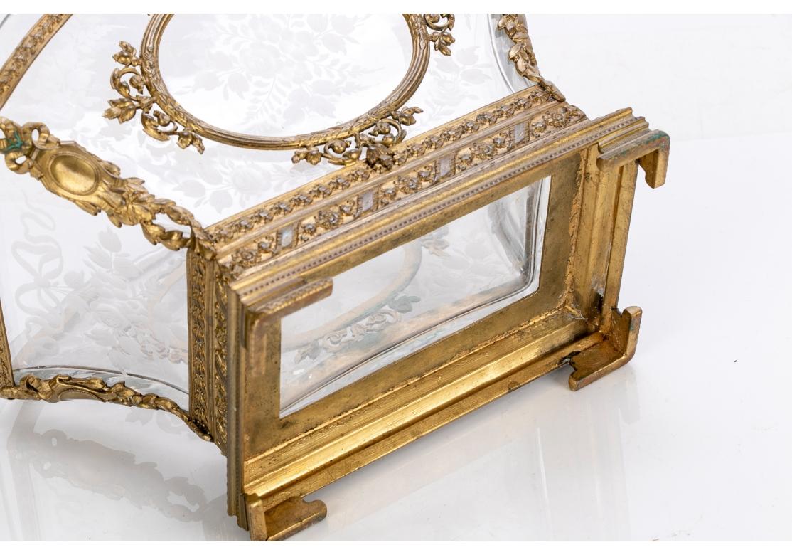 Regency Elégante coupe en cristal gravé et monté en Dore` du 19ème siècle en vente