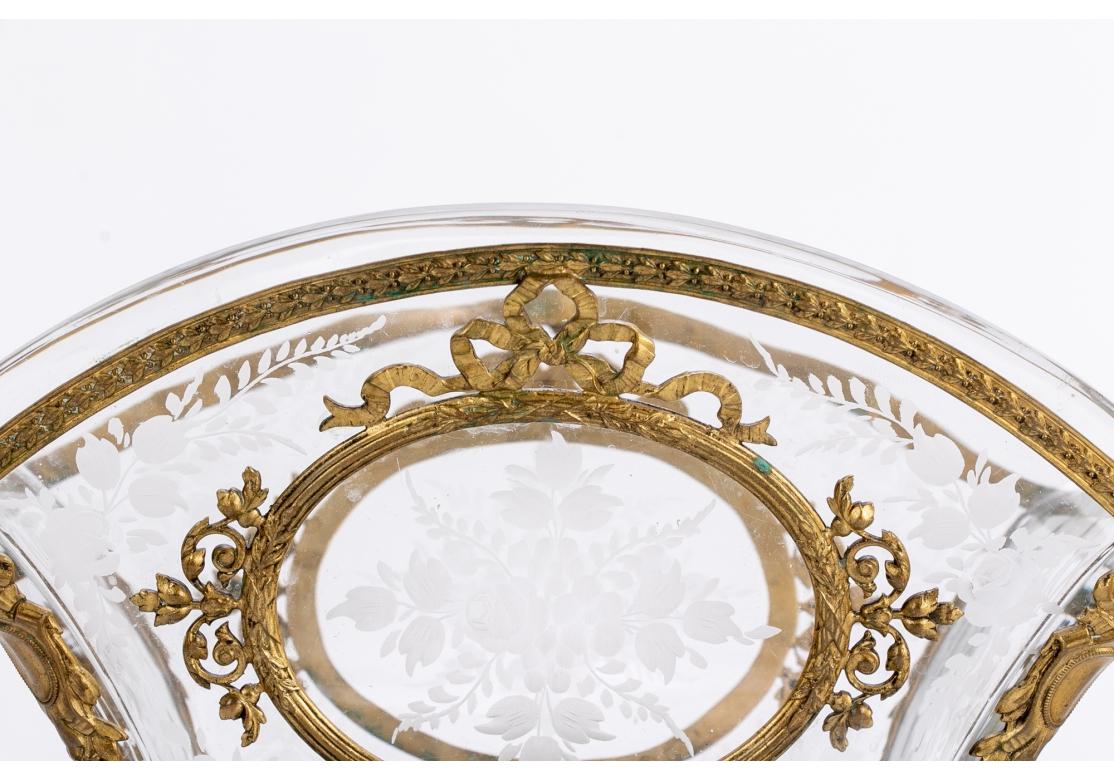 Elégante coupe en cristal gravé et monté en Dore` du 19ème siècle en vente 2