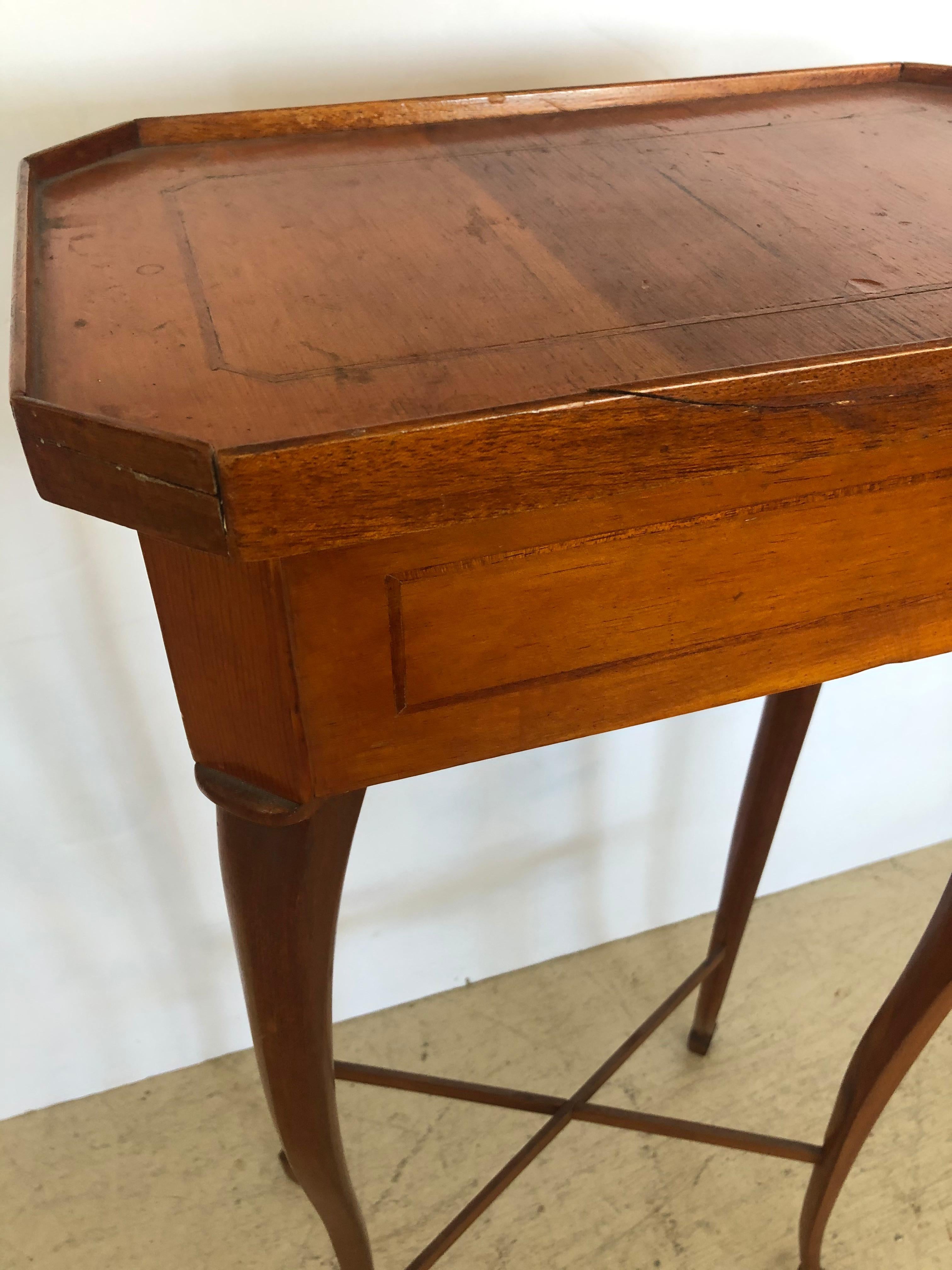 Satinwood Elegant 19th Century Biedermeier Side Table or Stand