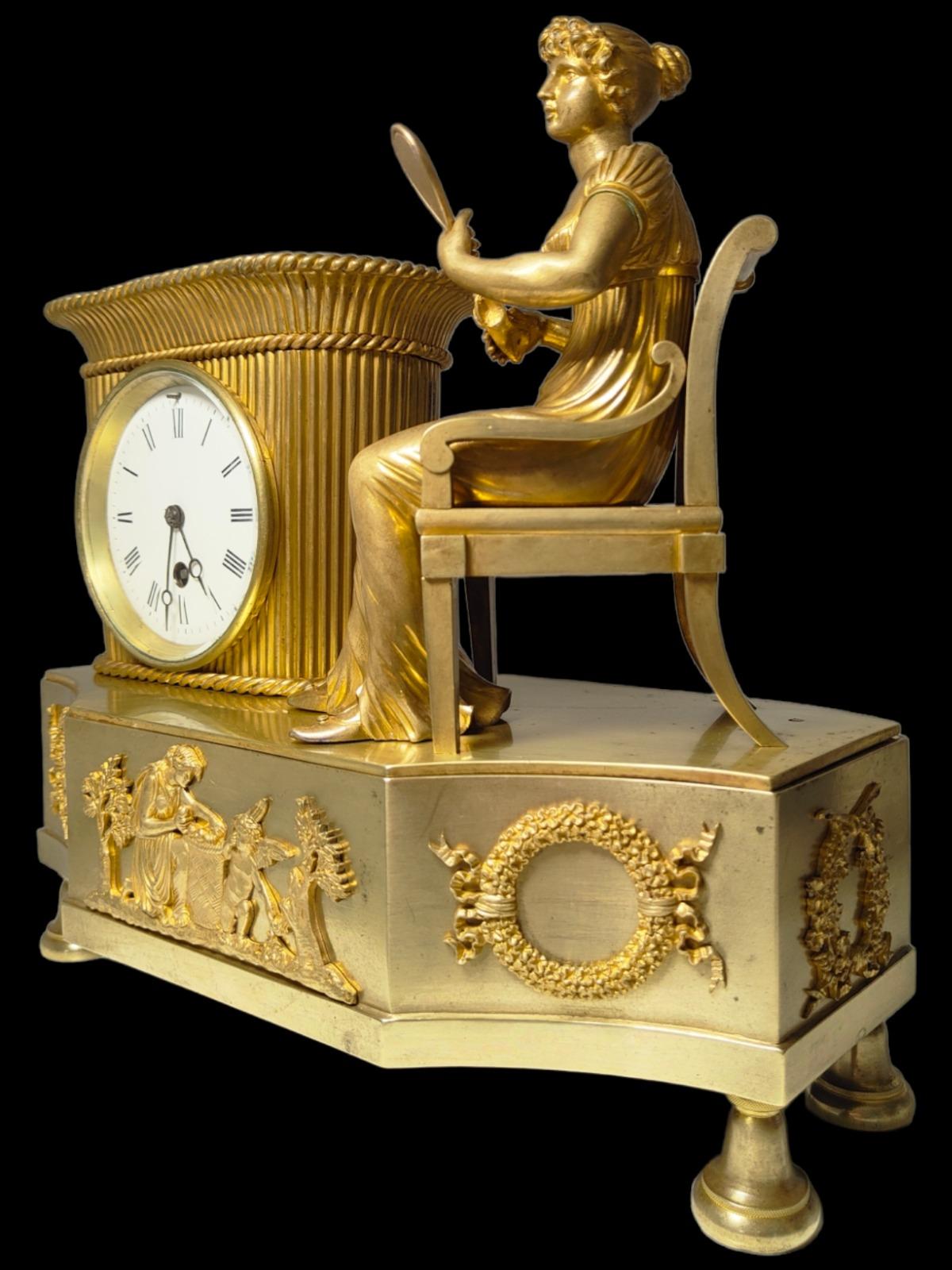 Elegant 19th Century Bronze Clock Empire In Good Condition For Sale In Madrid, ES