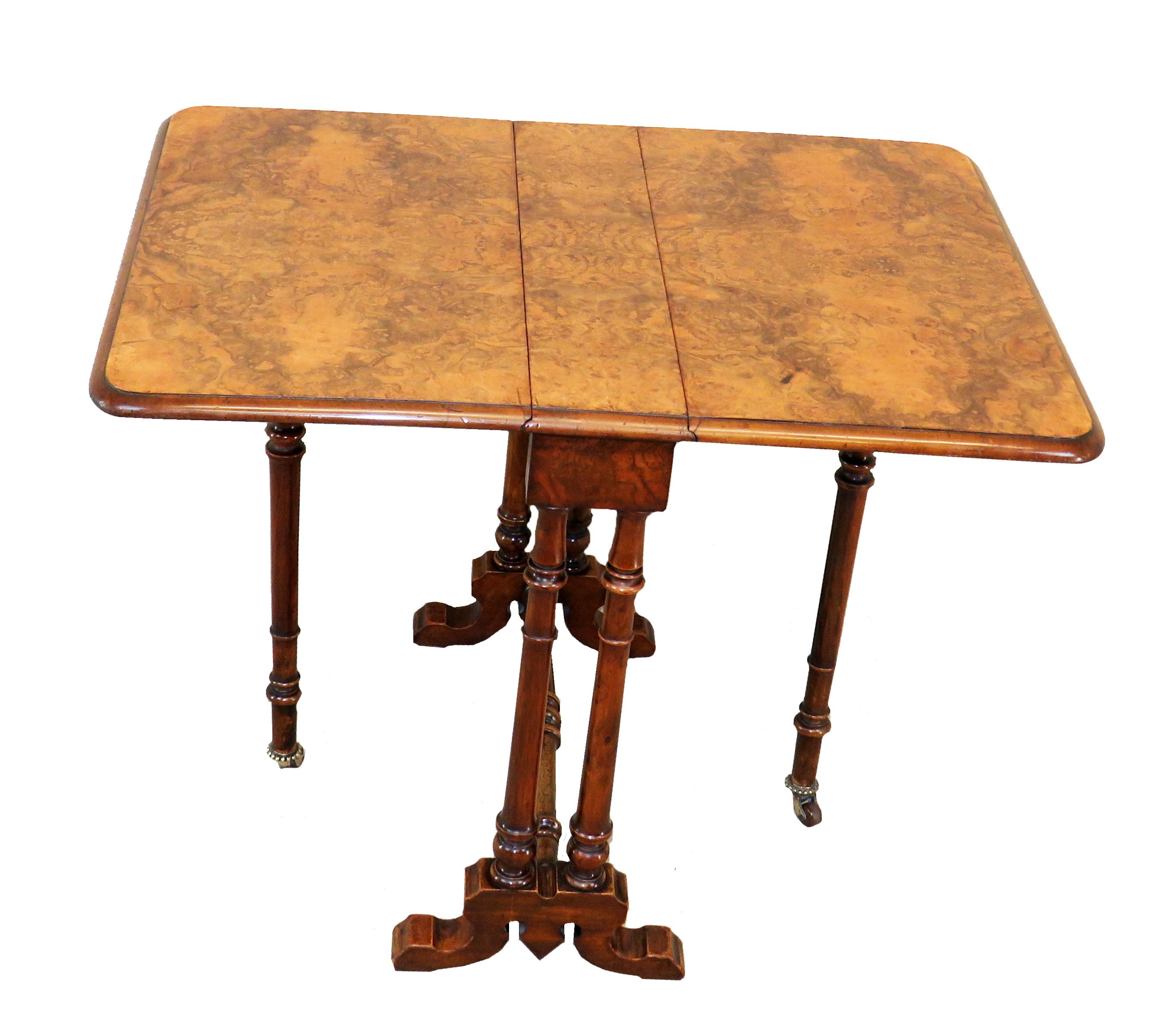 Elegant 19th Century English Burr Walnut Baby Sutherland Table In Good Condition In Bedfordshire, GB