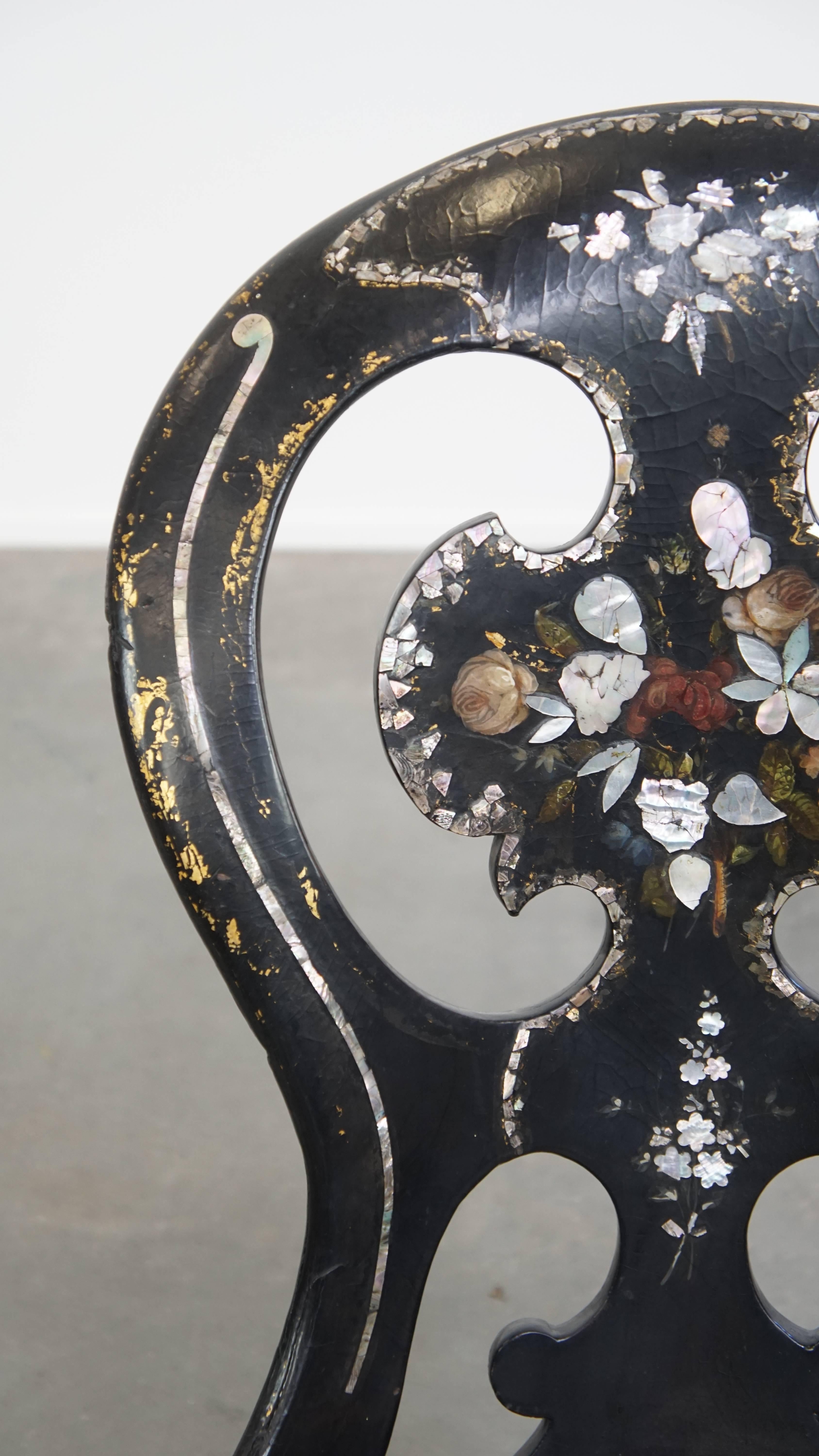 Eleganter englischer Chinoiserie-Perlmutt-Dekostuhl aus dem 19. Jahrhundert im Angebot 1
