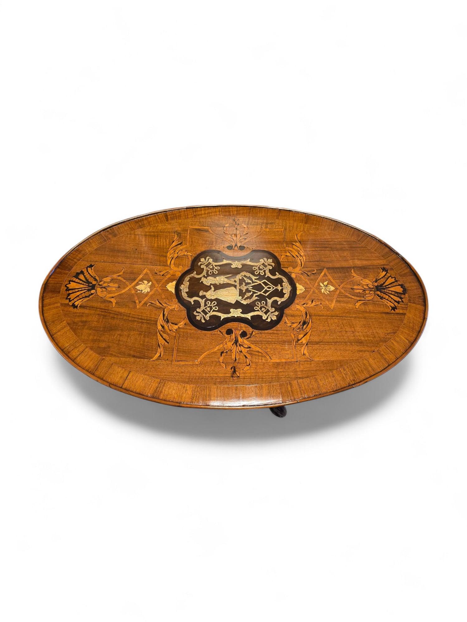 Elegance Table anglaise du 19e siècle en marqueterie de bois exotiques en vente 11