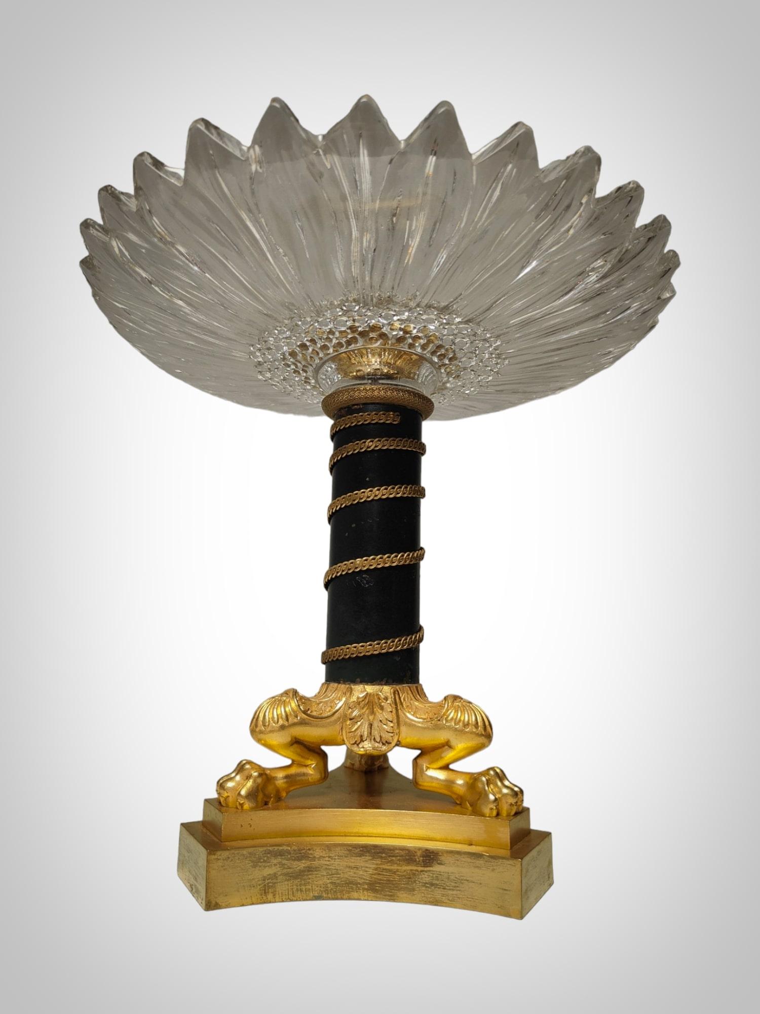 Elegant 19th Century French Bronze and Crystal Centerpiece In Good Condition For Sale In Madrid, ES