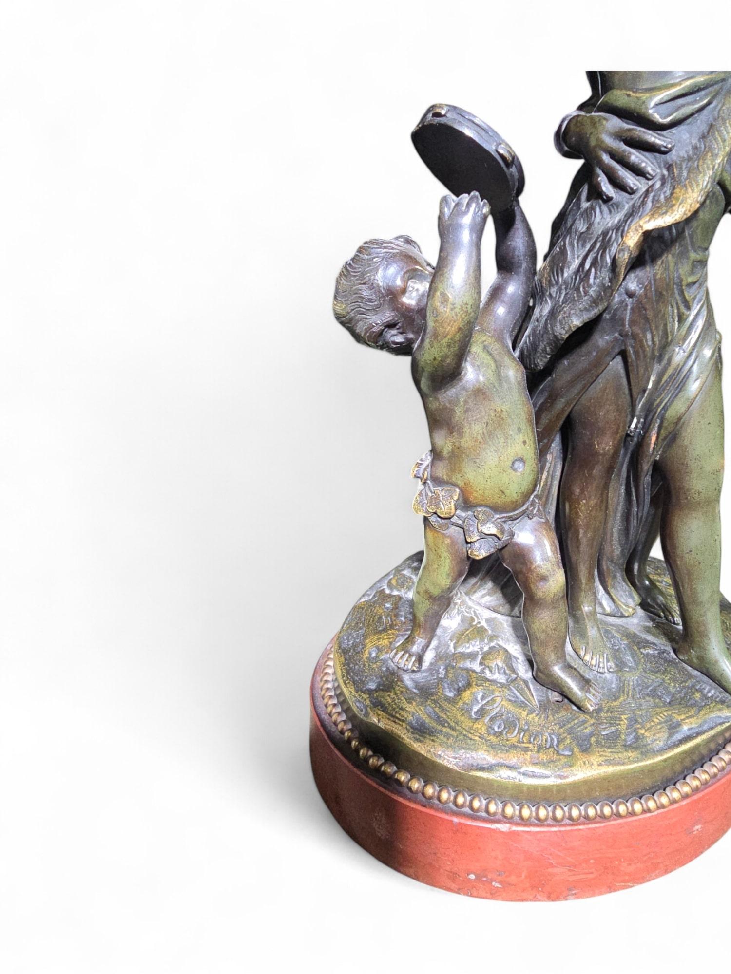 Eleganza della scultura in bronzo francese del XIX secolo firmata Clodion in vendita 8