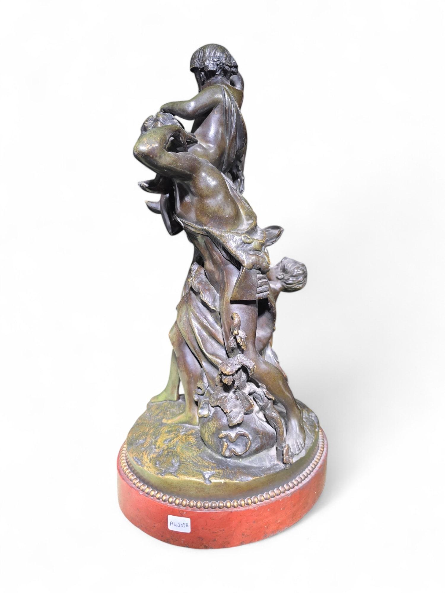 Eleganza della scultura in bronzo francese del XIX secolo firmata Clodion in vendita 1