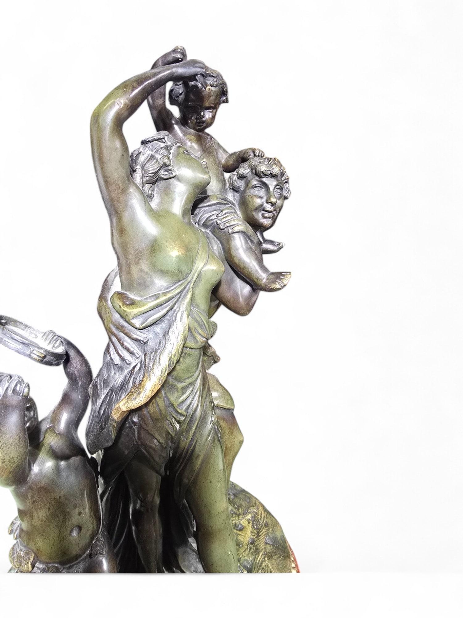 Eleganza della scultura in bronzo francese del XIX secolo firmata Clodion in vendita 4
