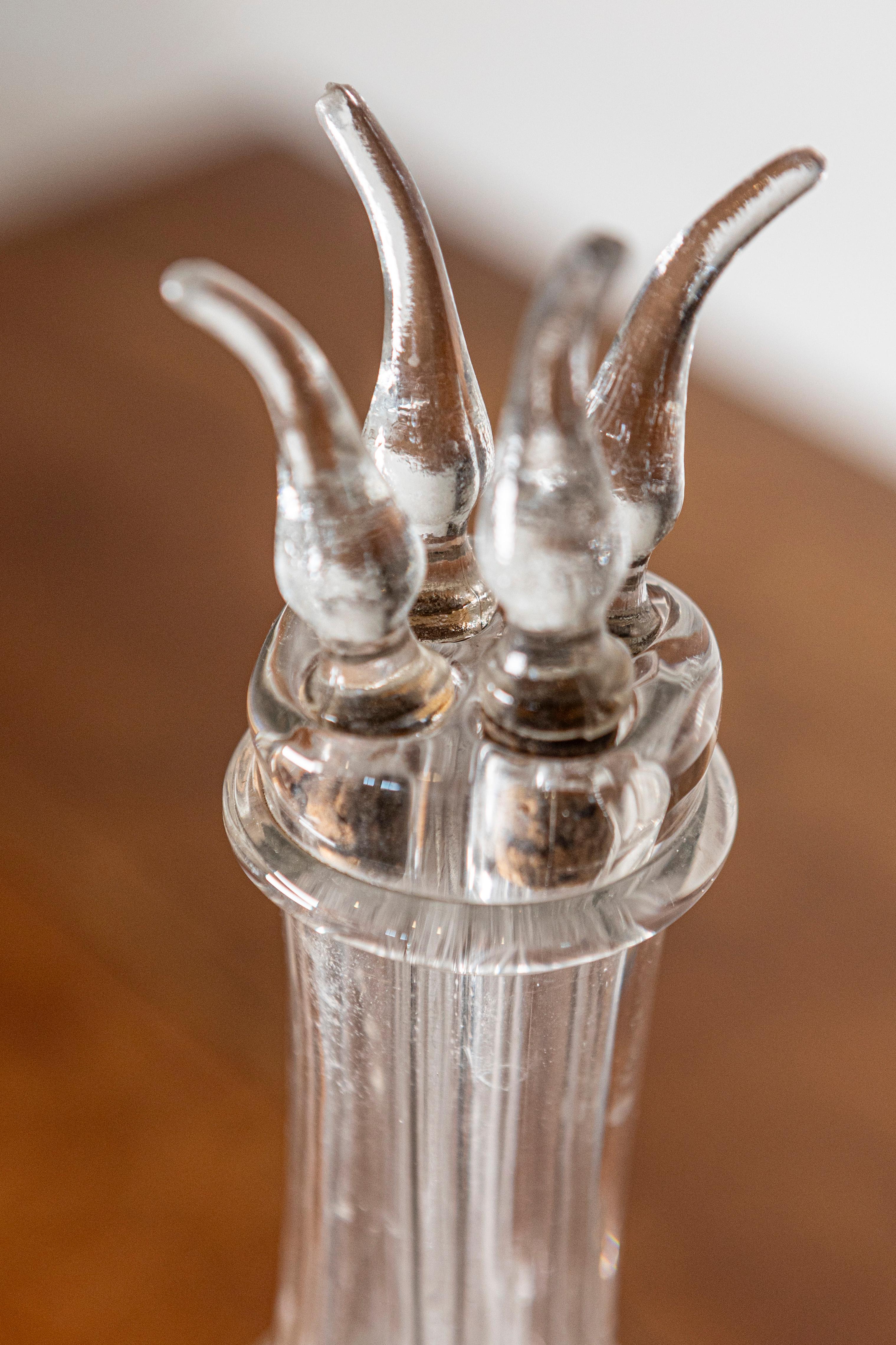 Elegance - Carafe à décanter en cristal français du XIXe siècle avec bouchon sculptural Bon état - En vente à Atlanta, GA