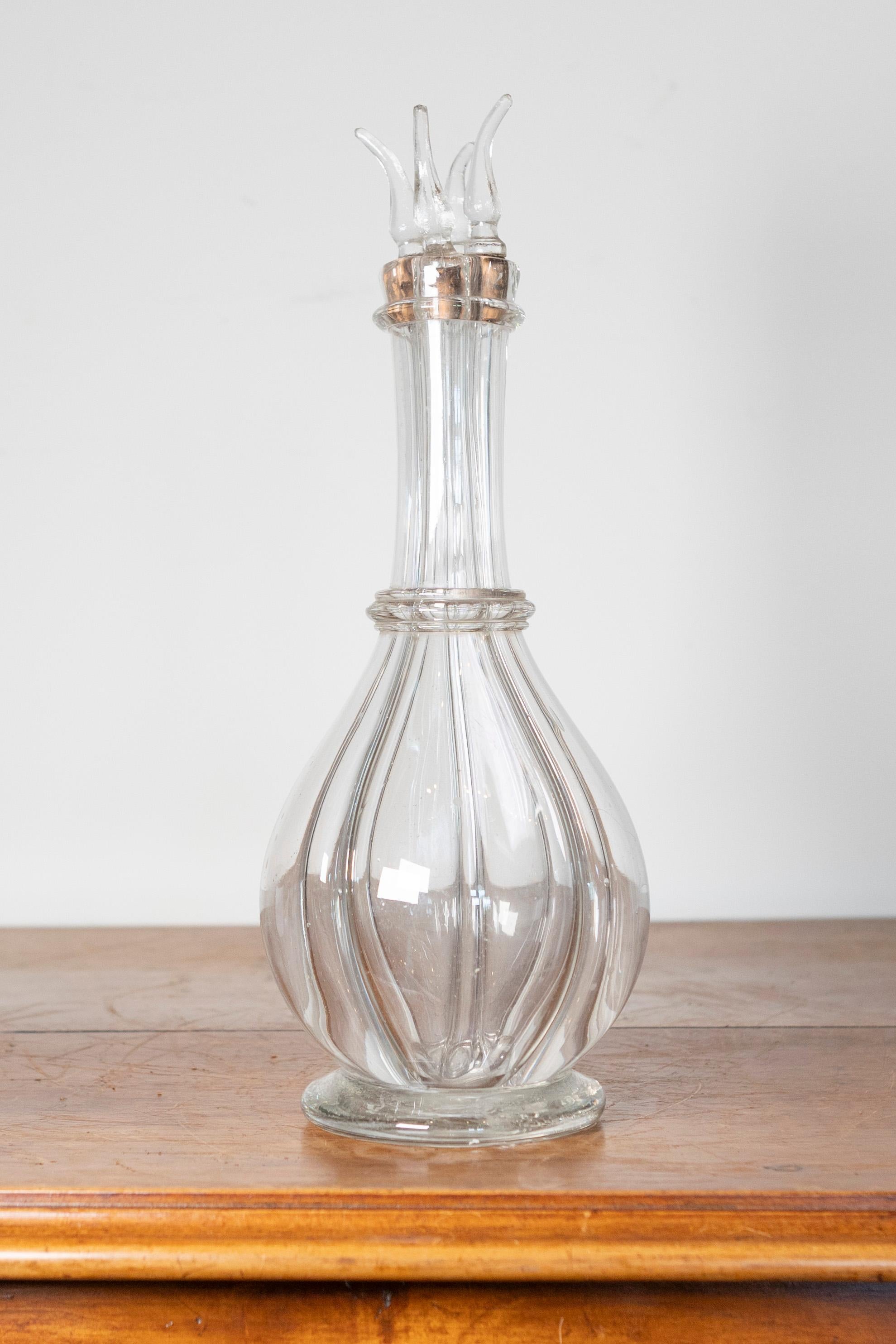 Elegance - Carafe à décanter en cristal français du XIXe siècle avec bouchon sculptural en vente 2