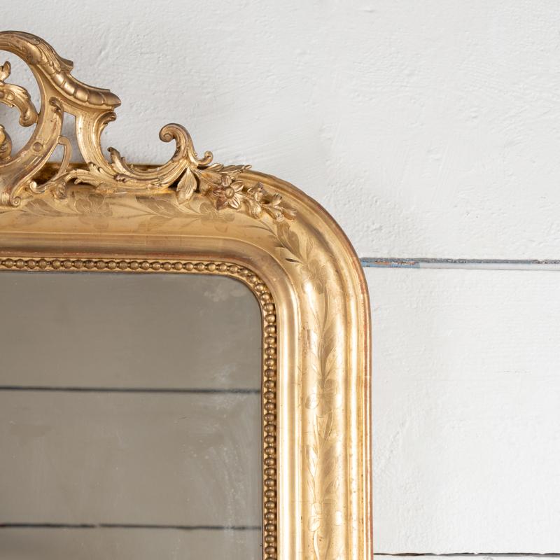 Elegance du XIXe siècle, miroir français en bois doré à motifs floraux Bon état - En vente à SAINT-OUEN-SUR-SEINE, FR