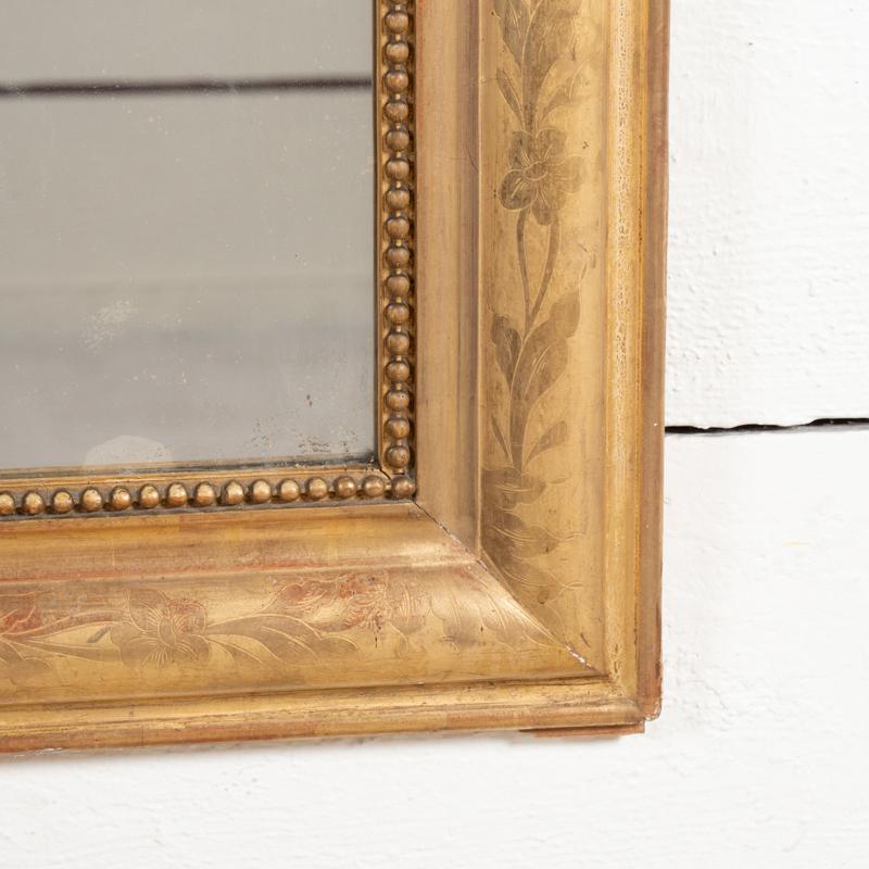 Elegance du XIXe siècle, miroir français en bois doré à motifs floraux en vente 1