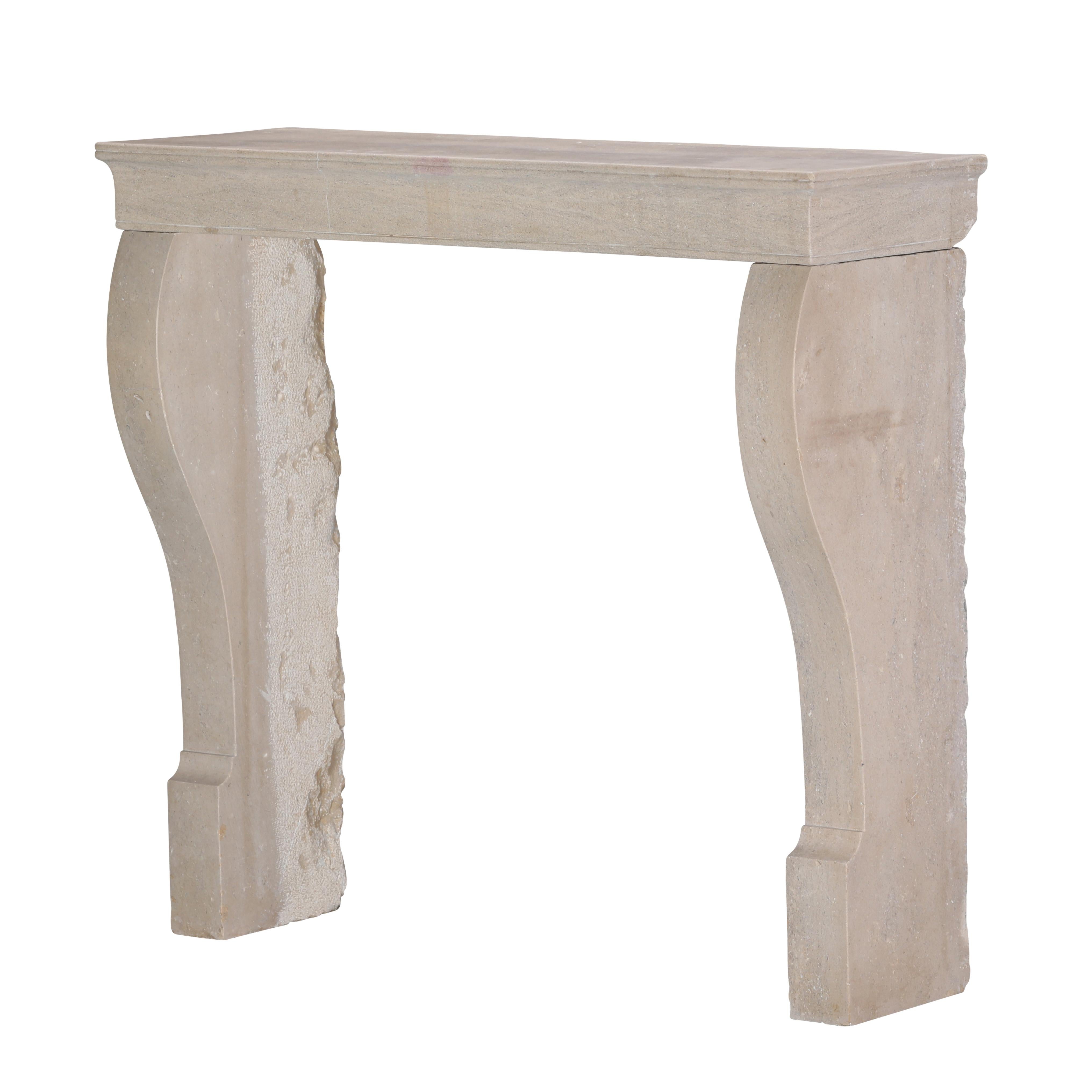 Elegante cornice per caminetto in pietra calcarea francese del XIX secolo in vendita 6