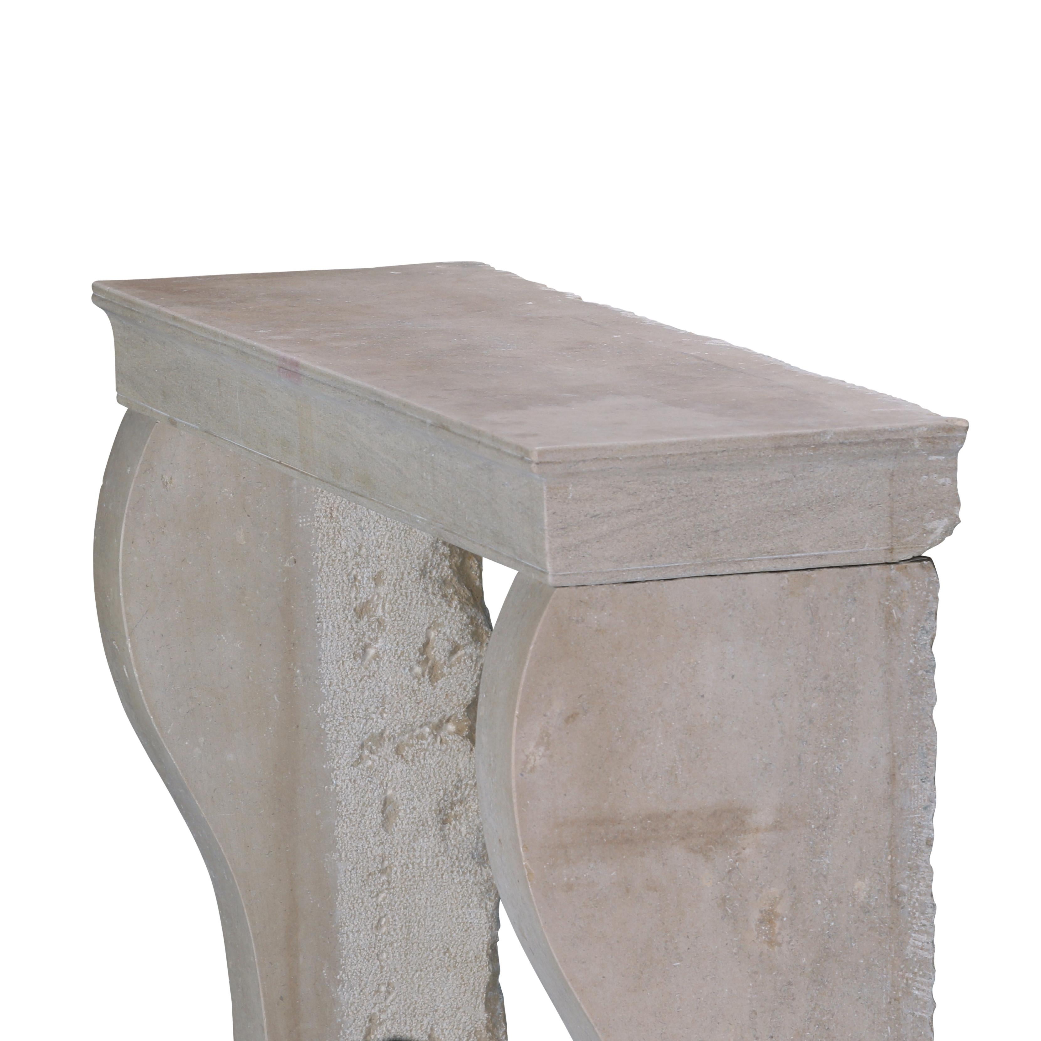 Elegante cornice per caminetto in pietra calcarea francese del XIX secolo in vendita 12