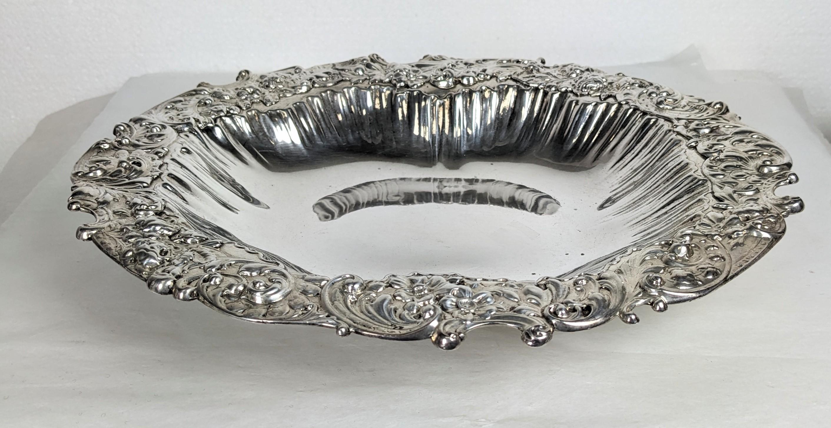 Fine XIX secolo Elegante piatto da portata in argento di Gorham del XIX secolo in vendita