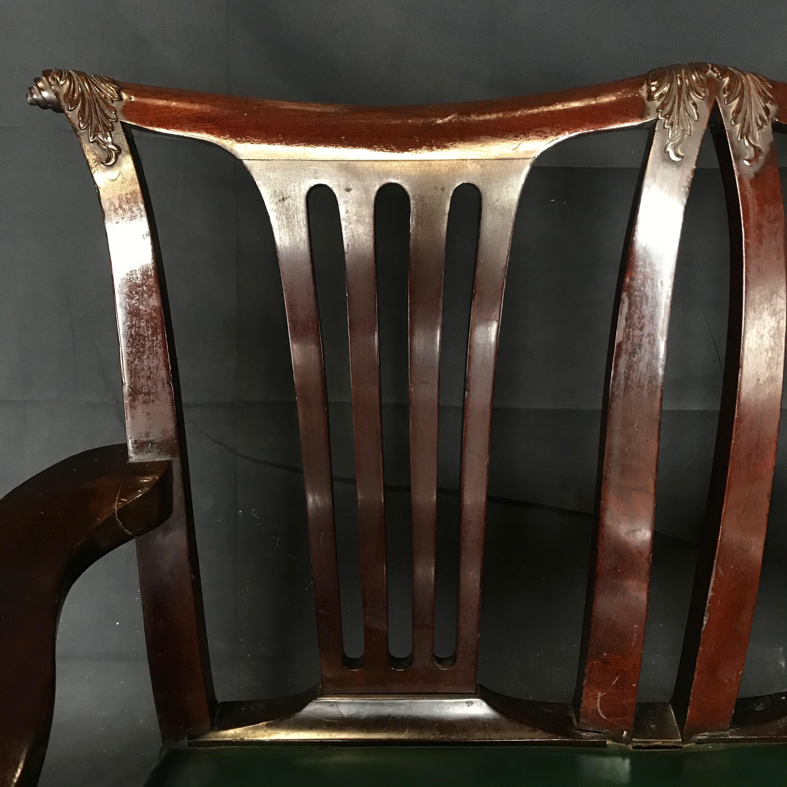 Elegant 19th Century Irish Georgian Mahogany and Leather Sofa Settee In Good Condition In Hopewell, NJ