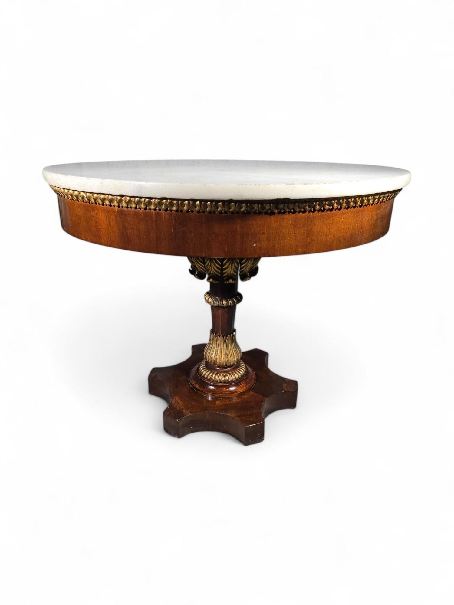 Elegant 19th-Century Italian Round Center Table with Carrara Marble Top For Sale 8