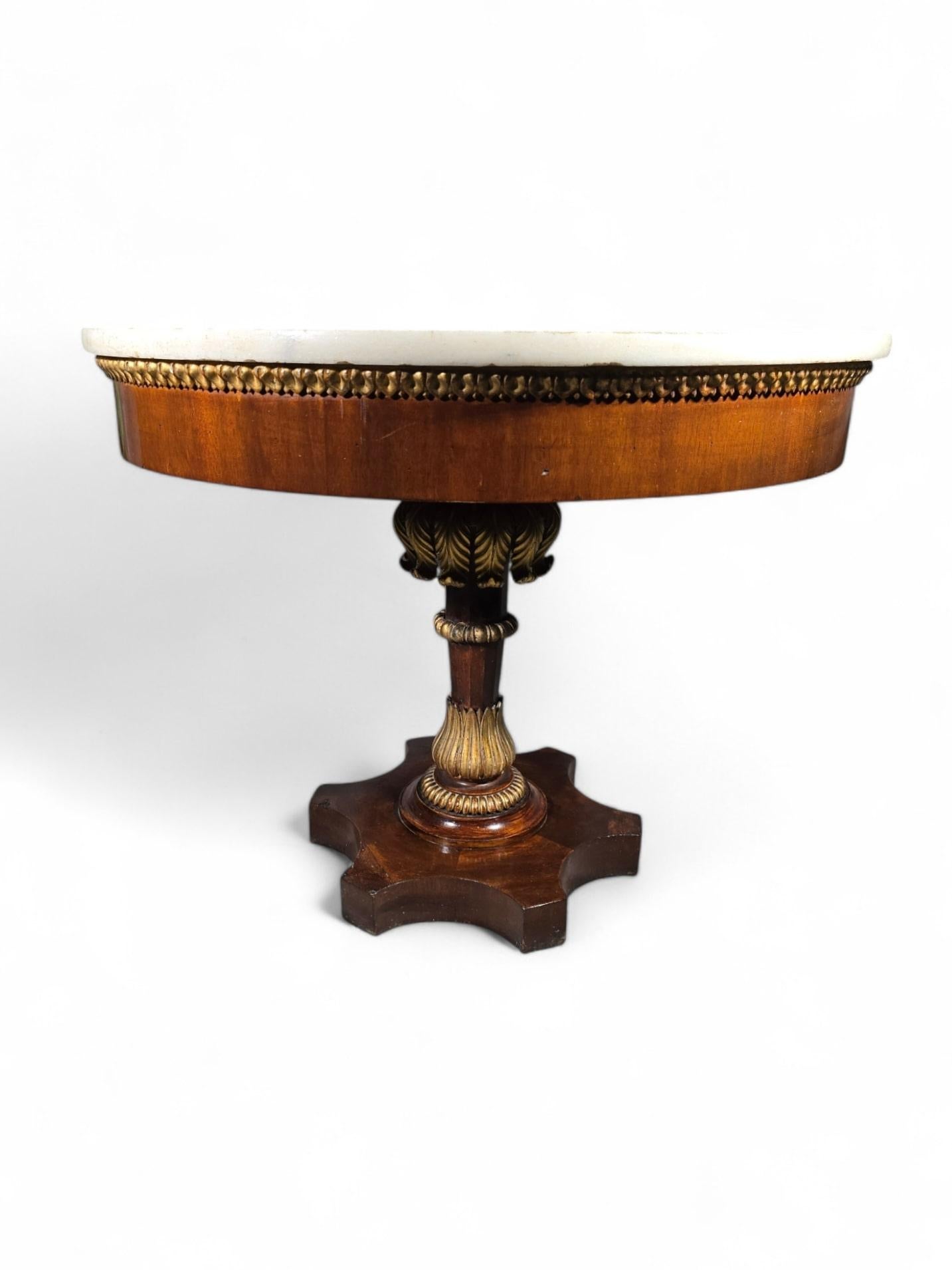 Elegant 19th-Century Italian Round Center Table with Carrara Marble Top For Sale 10