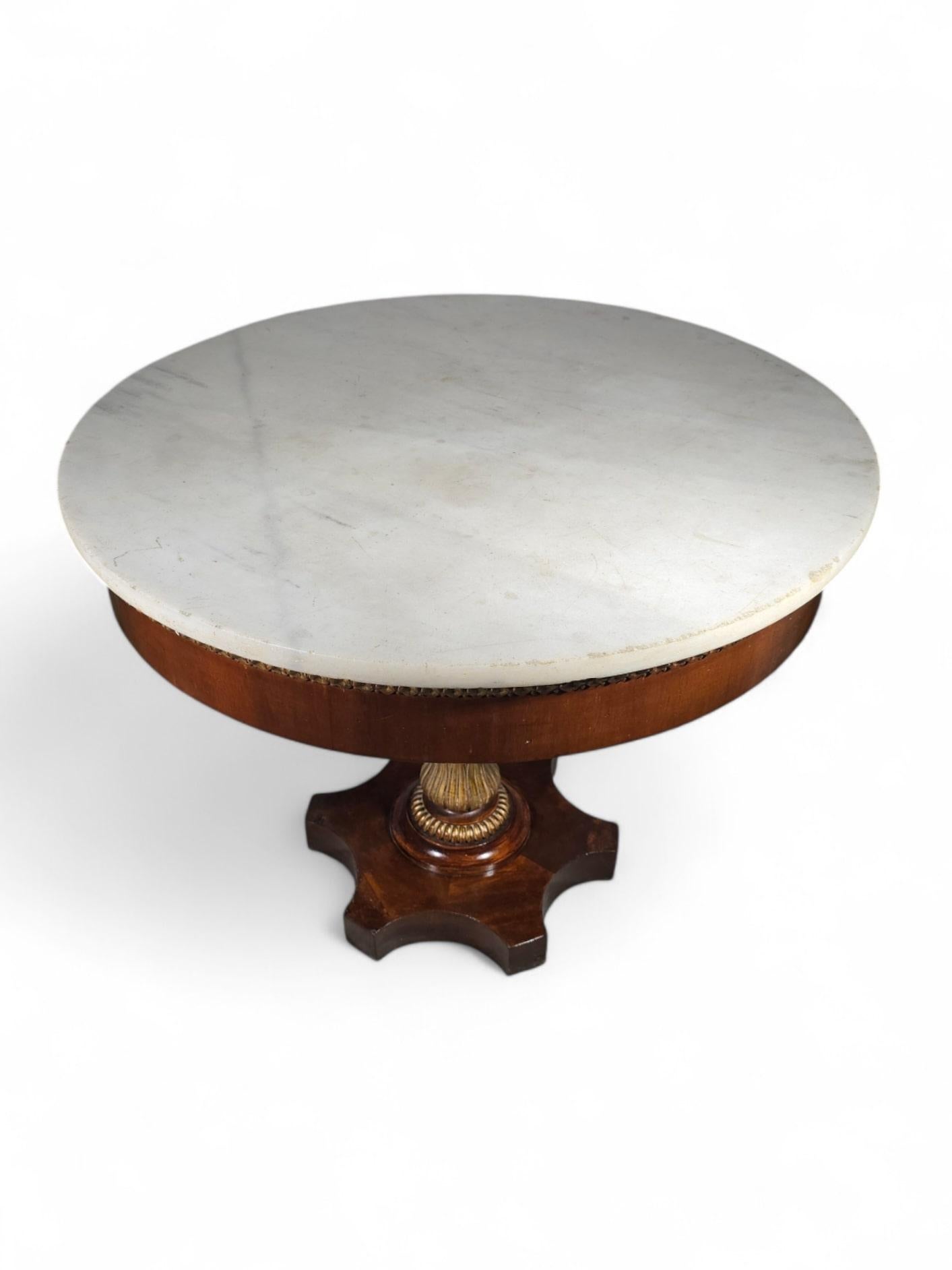 Elegant 19th-Century Italian Round Center Table with Carrara Marble Top For Sale 12