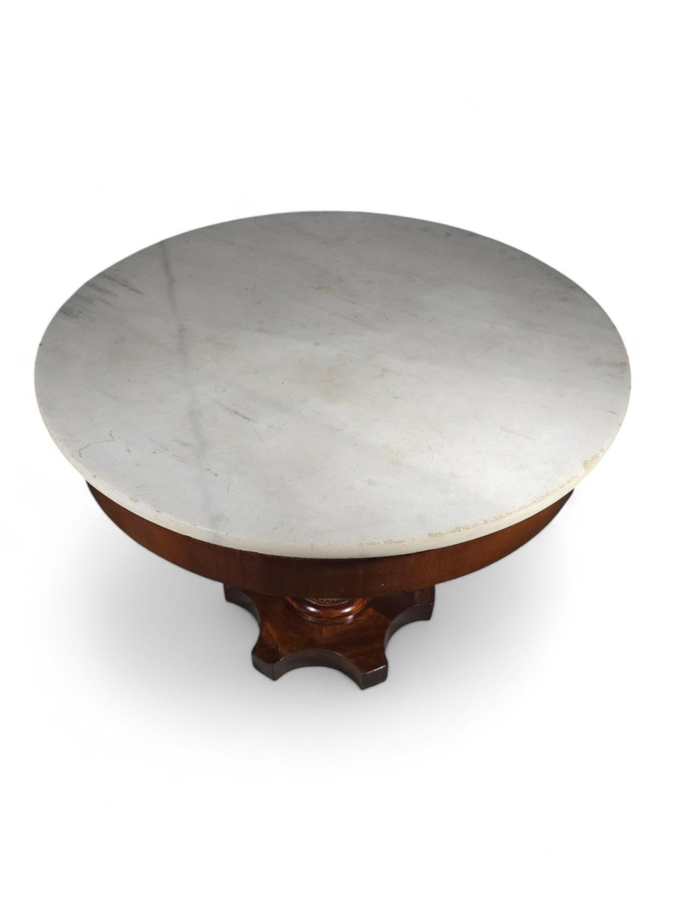 Elegant 19th-Century Italian Round Center Table with Carrara Marble Top For Sale 14
