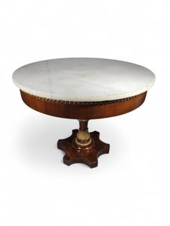 Elegance Table centrale ronde italienne du 19e siècle avec plateau en marbre de Carrare