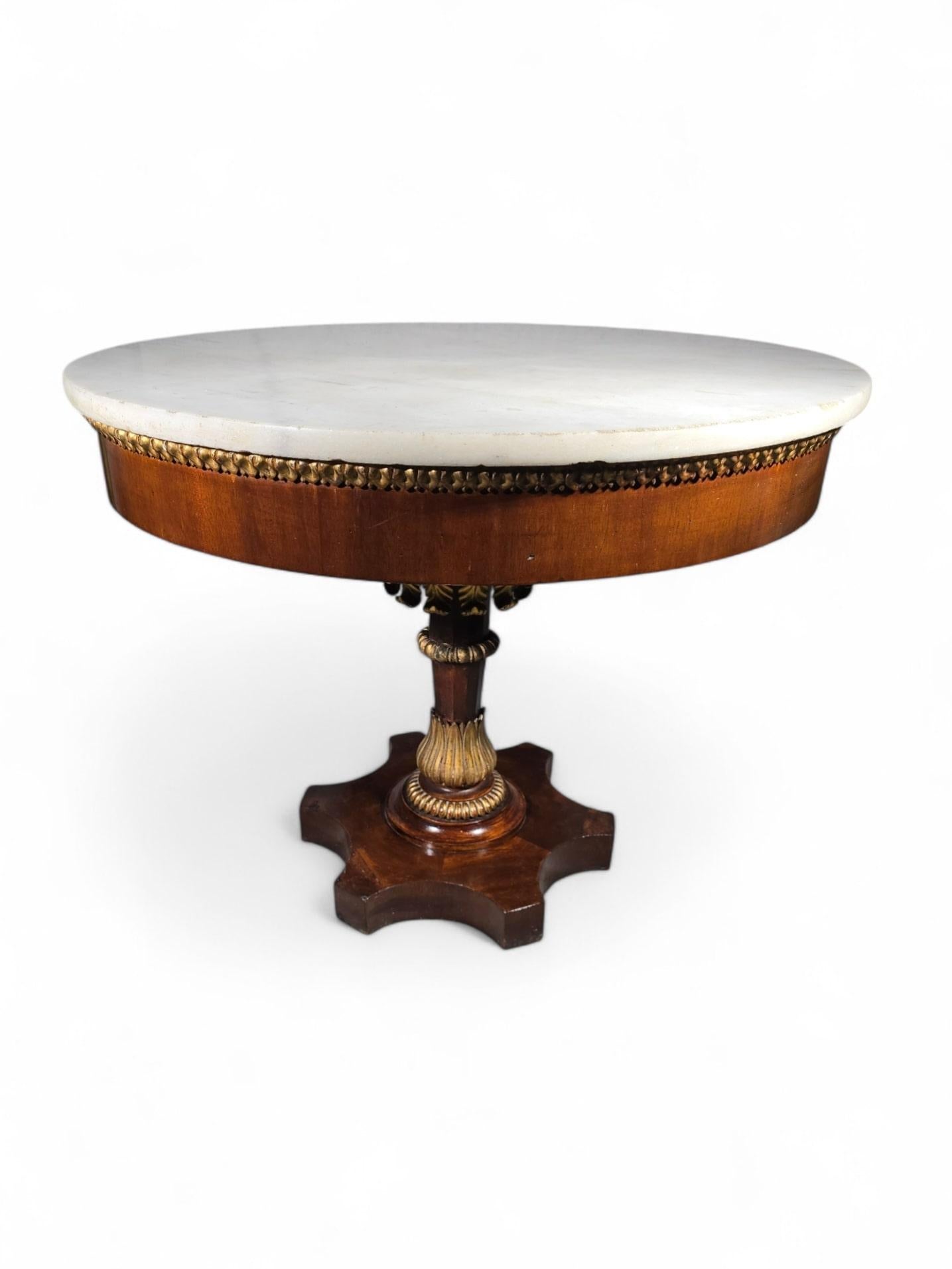 Elegant 19th-Century Italian Round Center Table with Carrara Marble Top In Good Condition For Sale In Madrid, ES