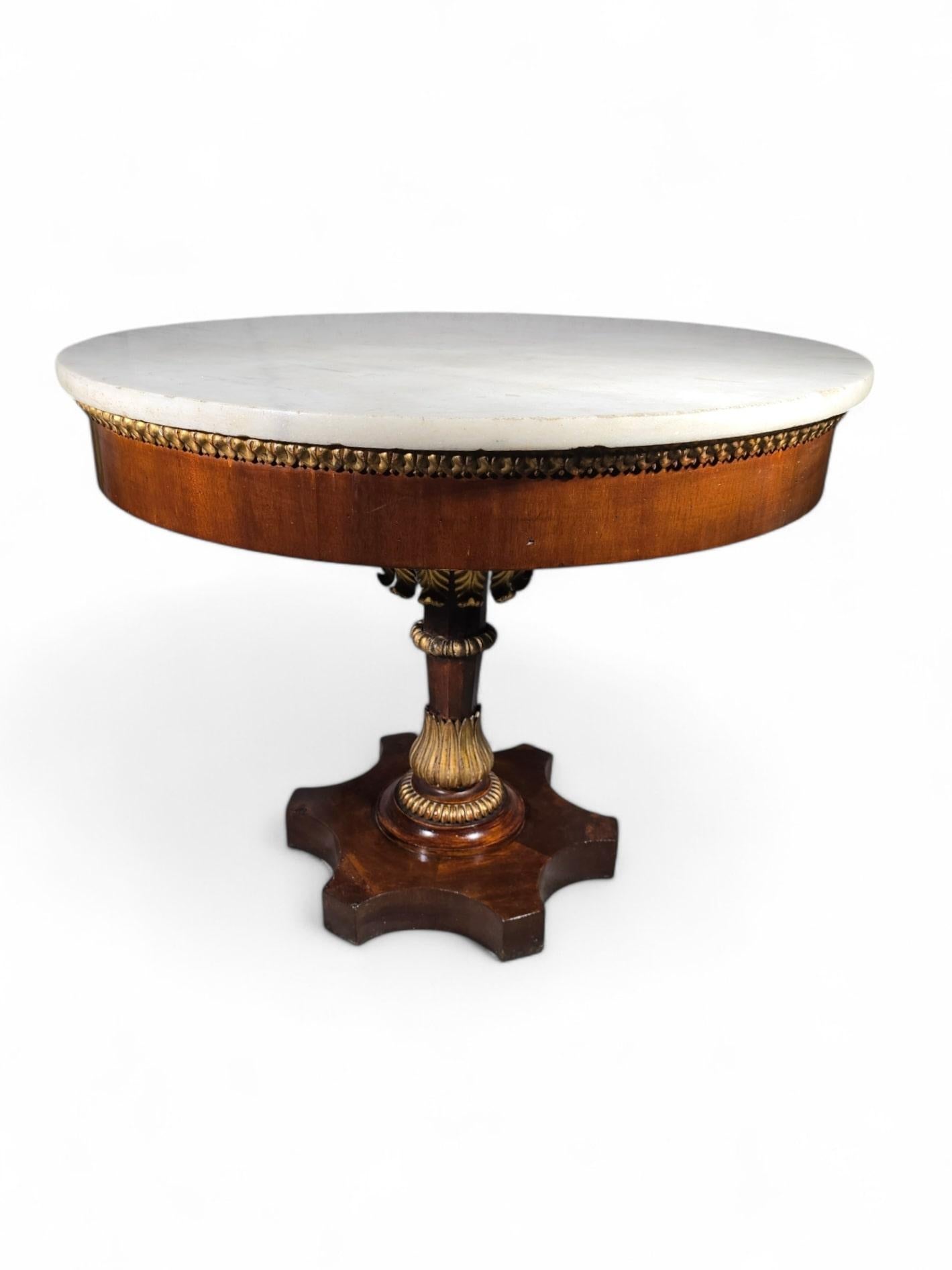 Late 19th Century Elegant 19th-Century Italian Round Center Table with Carrara Marble Top For Sale
