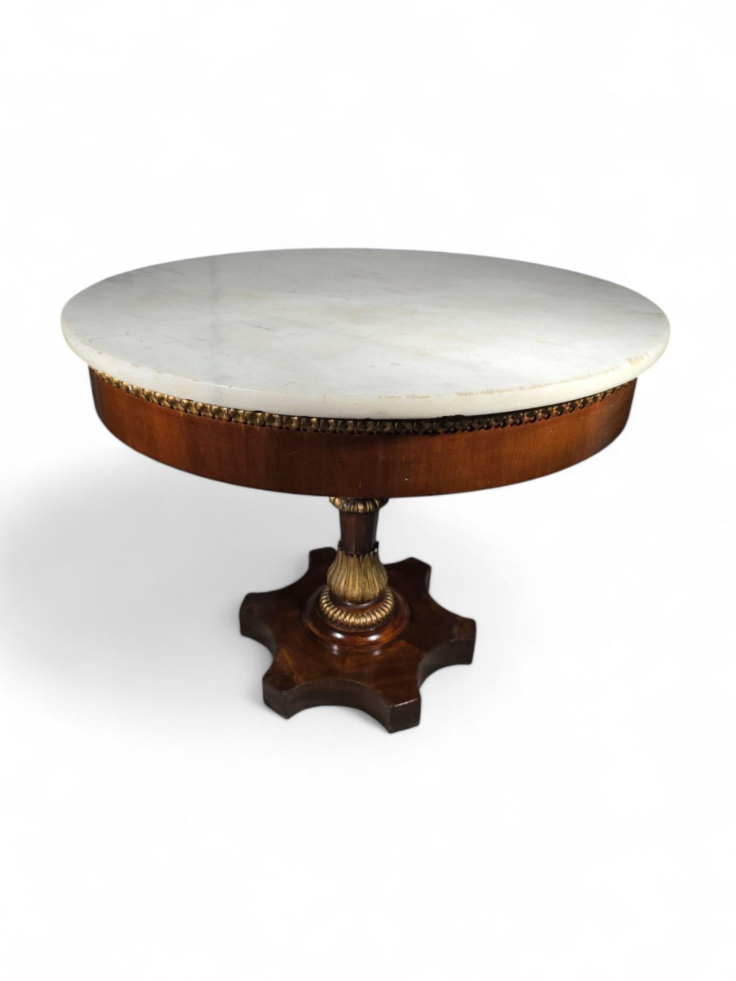 Fruitwood Elegant 19th-Century Italian Round Center Table with Carrara Marble Top For Sale