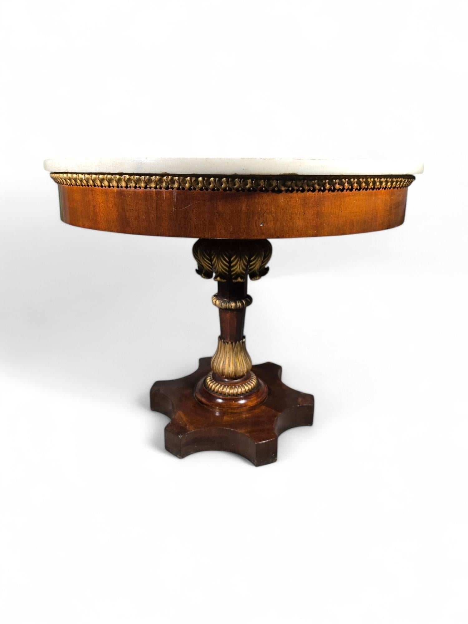 Elegant 19th-Century Italian Round Center Table with Carrara Marble Top For Sale 2