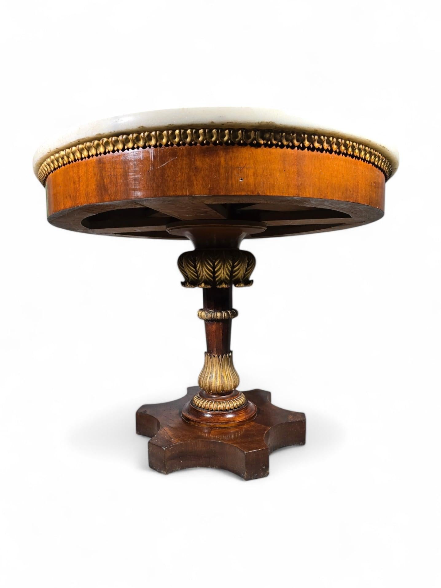 Elegant 19th-Century Italian Round Center Table with Carrara Marble Top For Sale 4