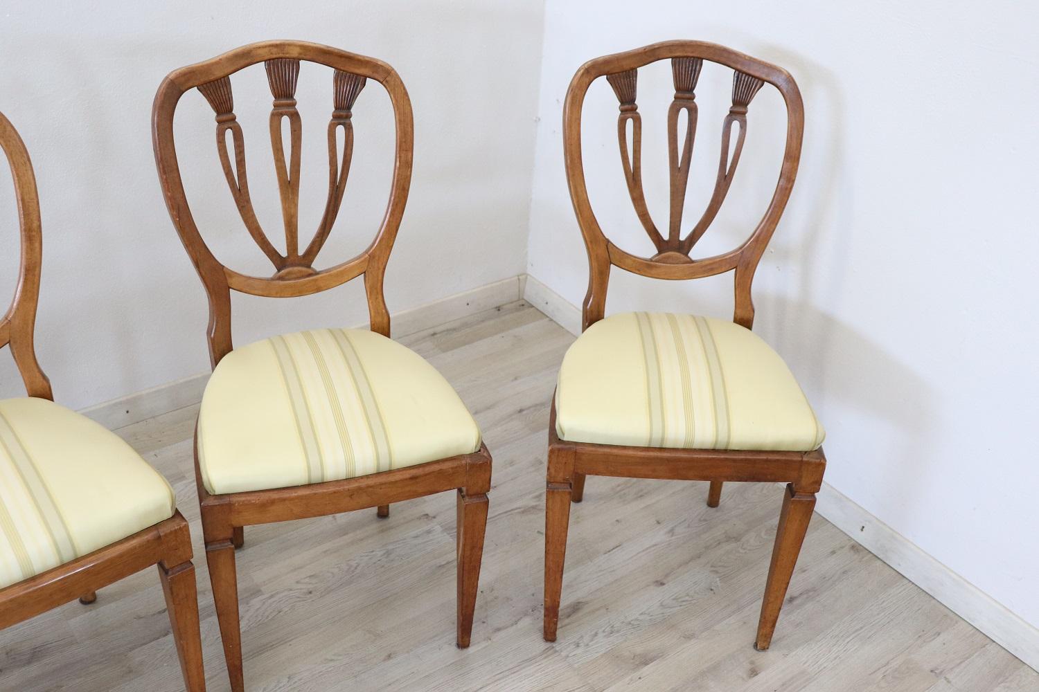 Elegant 19th Century Italian Walnut Antique Dining Room Chairs, Set of Eight In Good Condition In Casale Monferrato, IT