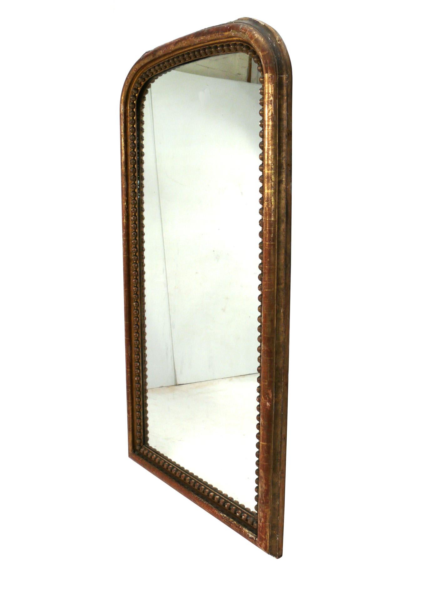 Elegant miroir Louis Philippe doré, France, 19ème siècle. Il mesure un impressionnant 77,25 