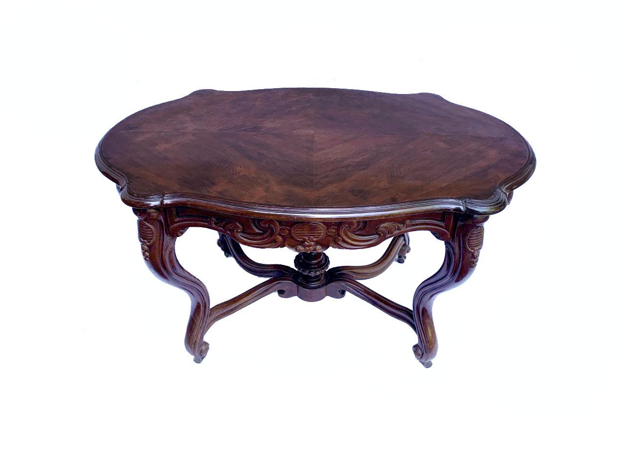 Francese Elegante tavolo da salotto Louis Philippe del XIX secolo - Legno duro finemente intagliato in vendita