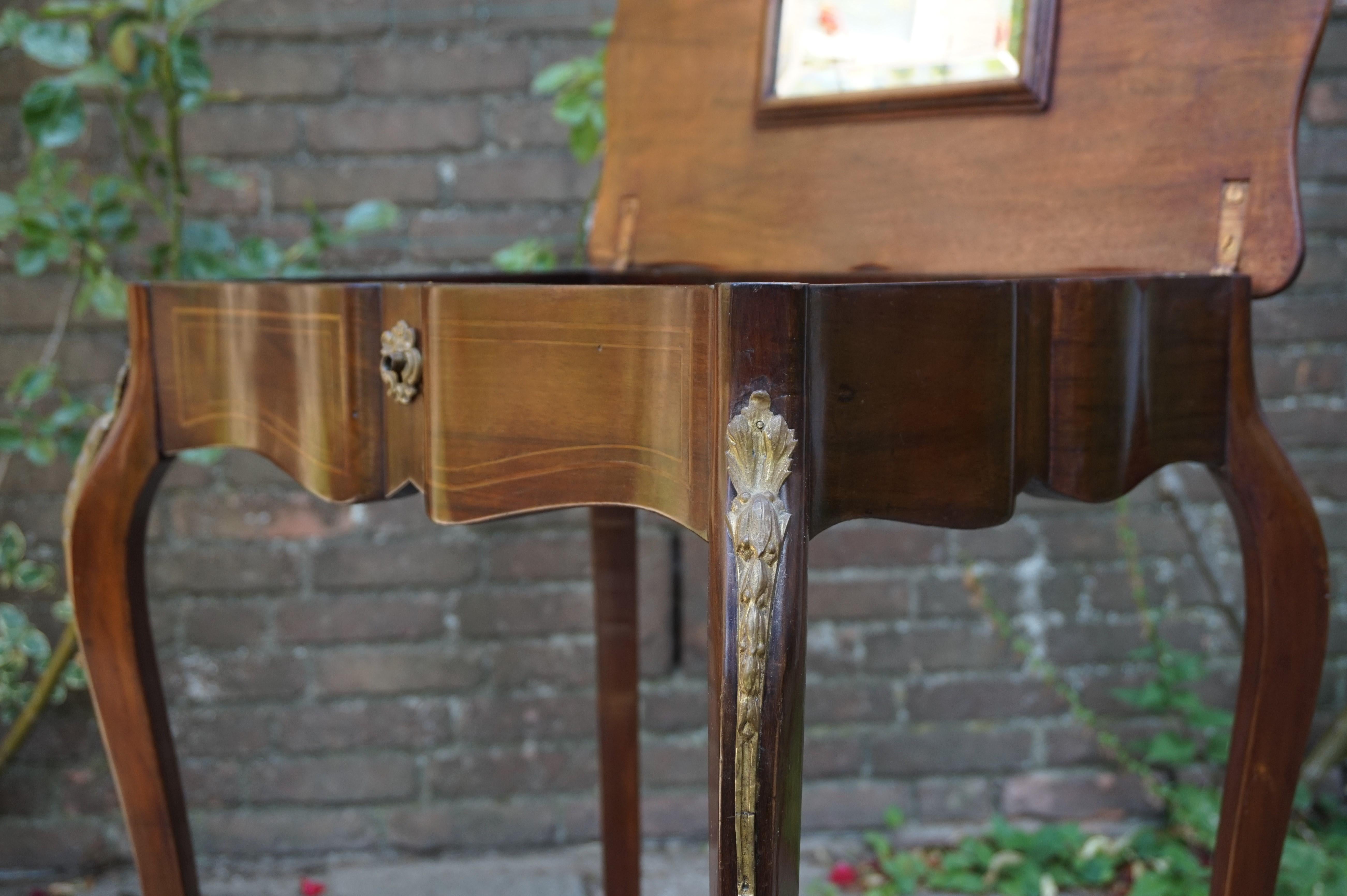 Beveled Elegant 19th Century Nutwood Jewelry Table Inlaid with Wonderful Flower Pattern For Sale