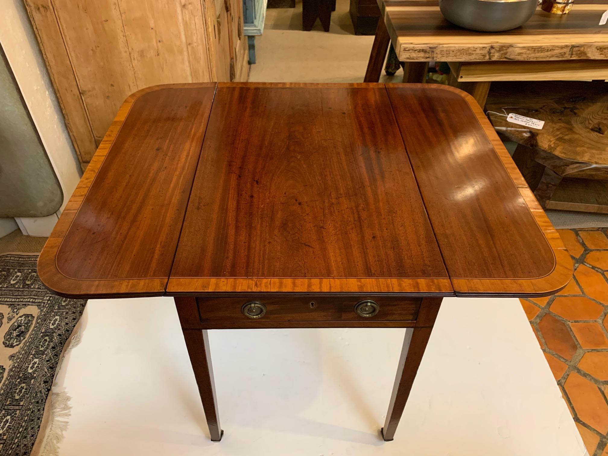 English Elegant 19th Century Mahogany and Satinwood Pembroke Drop Leaf Side Table