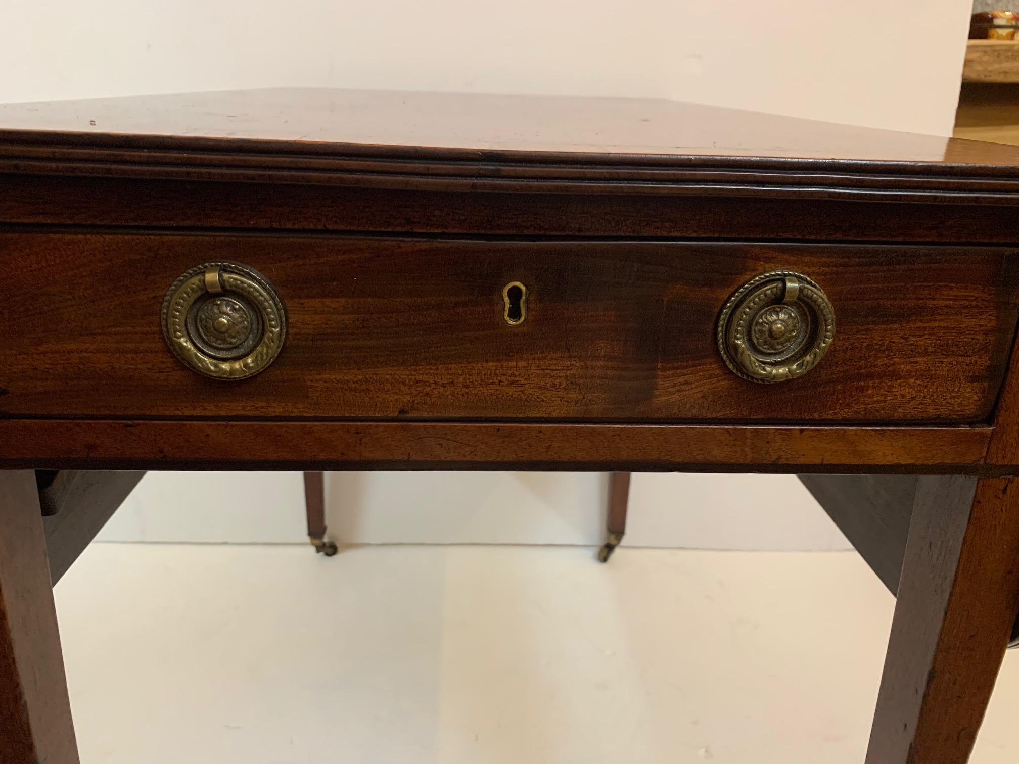 Elegant 19th Century Mahogany and Satinwood Pembroke Drop Leaf Side Table 1