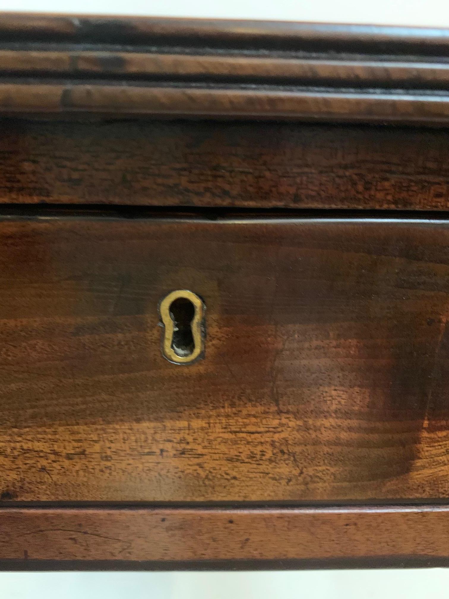 Elegant 19th Century Mahogany and Satinwood Pembroke Drop Leaf Side Table 2