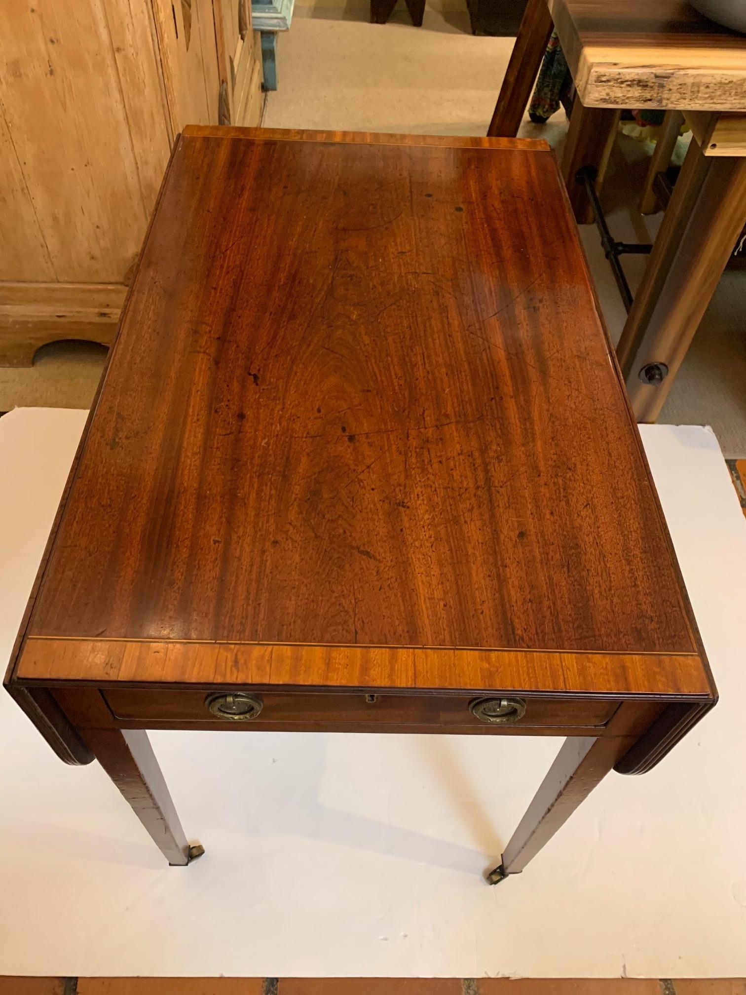 Elegant 19th Century Mahogany and Satinwood Pembroke Drop Leaf Side Table 3