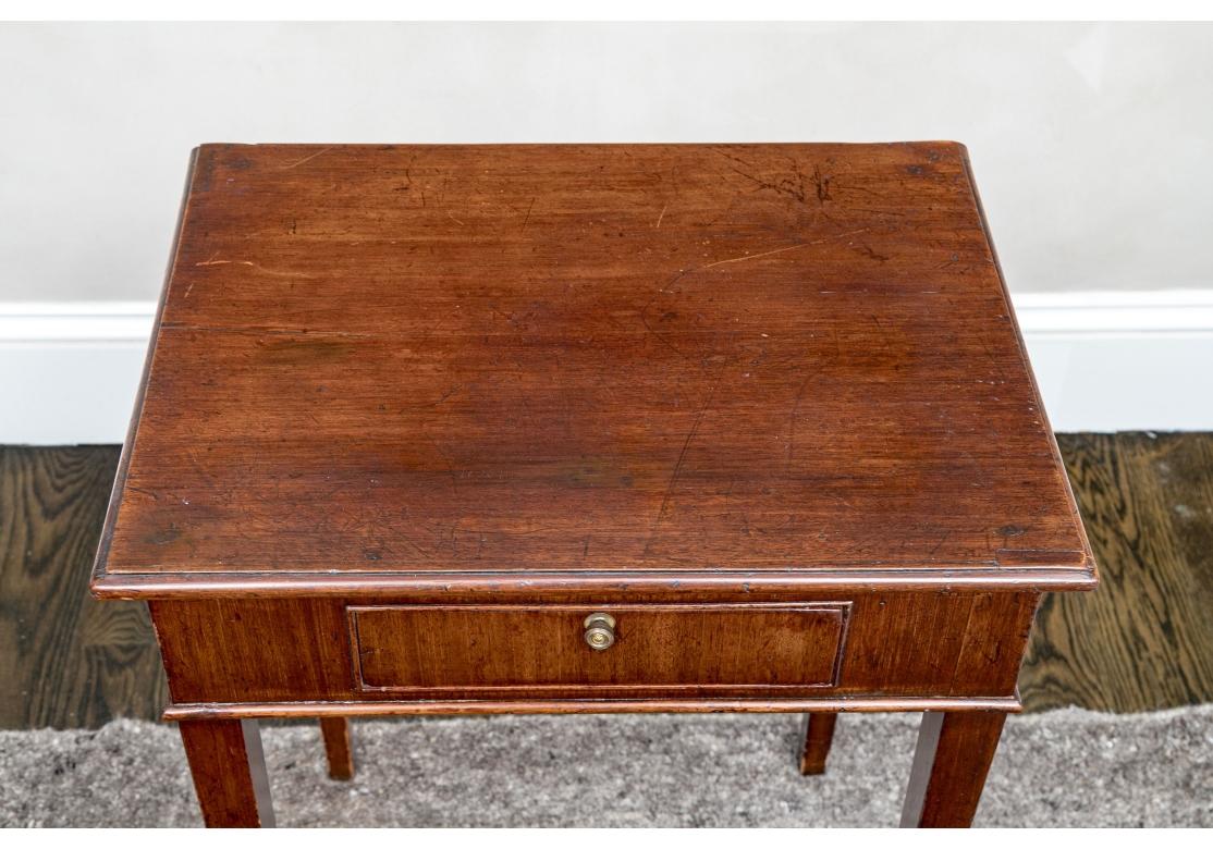 Elegant 19th Century Mahogany Side Table In Distressed Condition For Sale In Bridgeport, CT