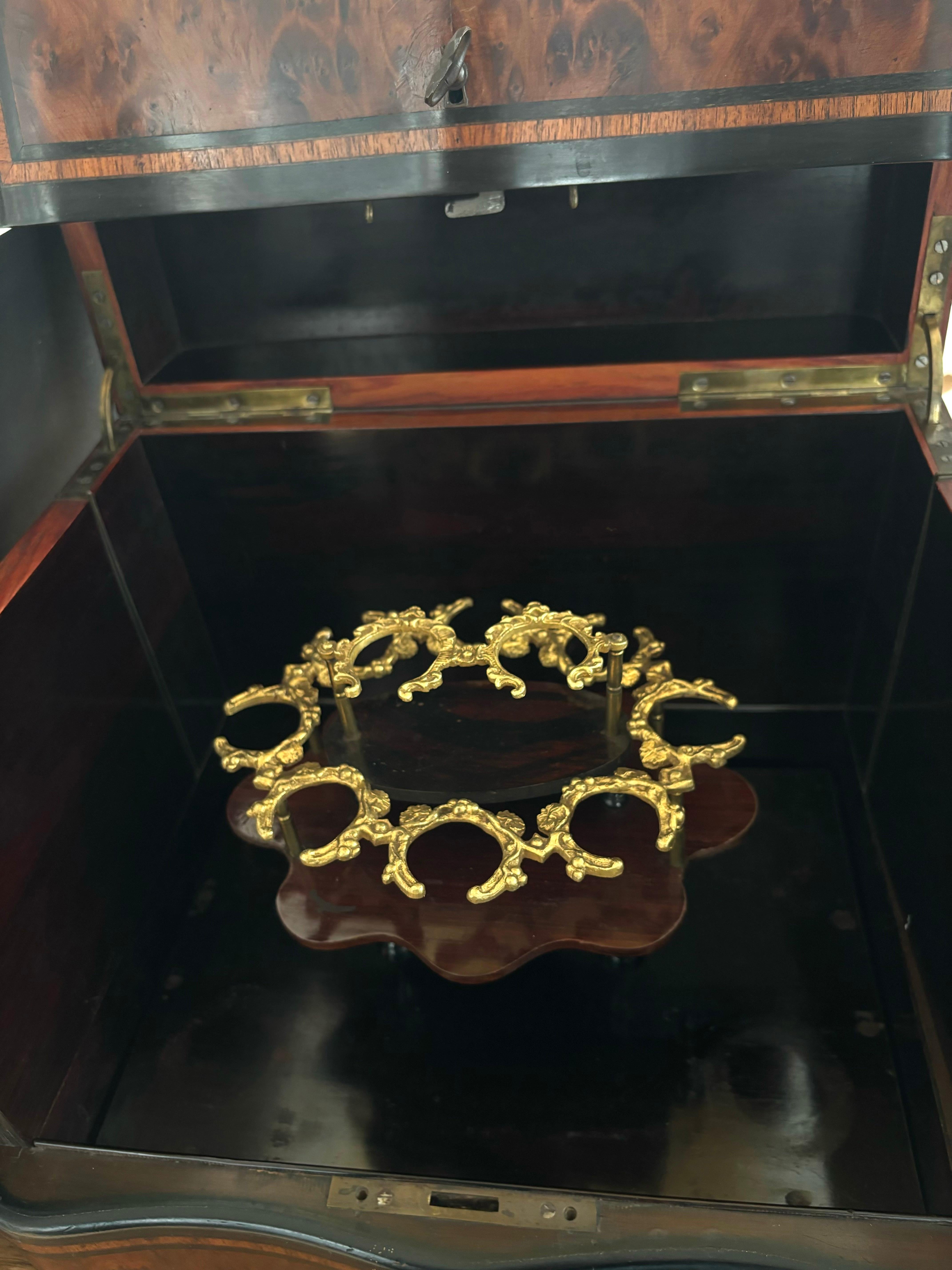 Elegante Cueva de Cristal para Licores del Siglo XIX , Napoleón III. en venta 12