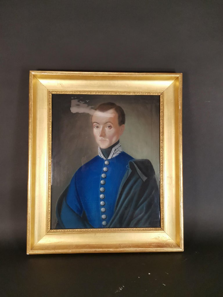 Elegant 19th Century Pastel Portrait of French Officer with Gold Wooden  In Good Condition For Sale In Madrid, ES