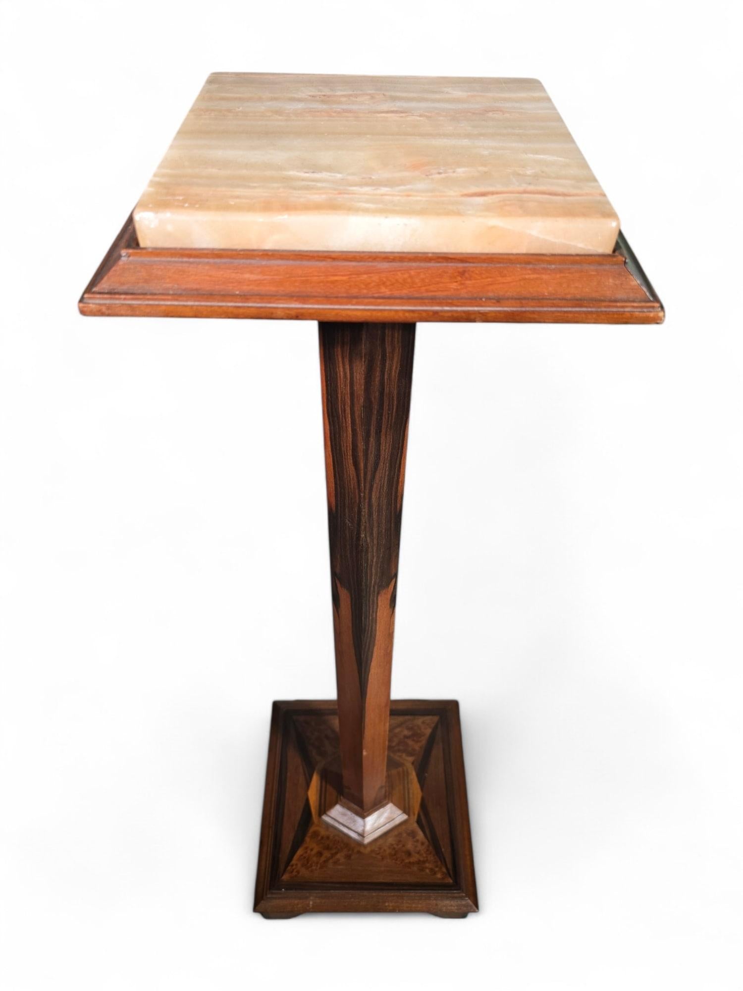 Elegant 19th-Century Pedestal in Exotic Wood and Onyx For Sale 5